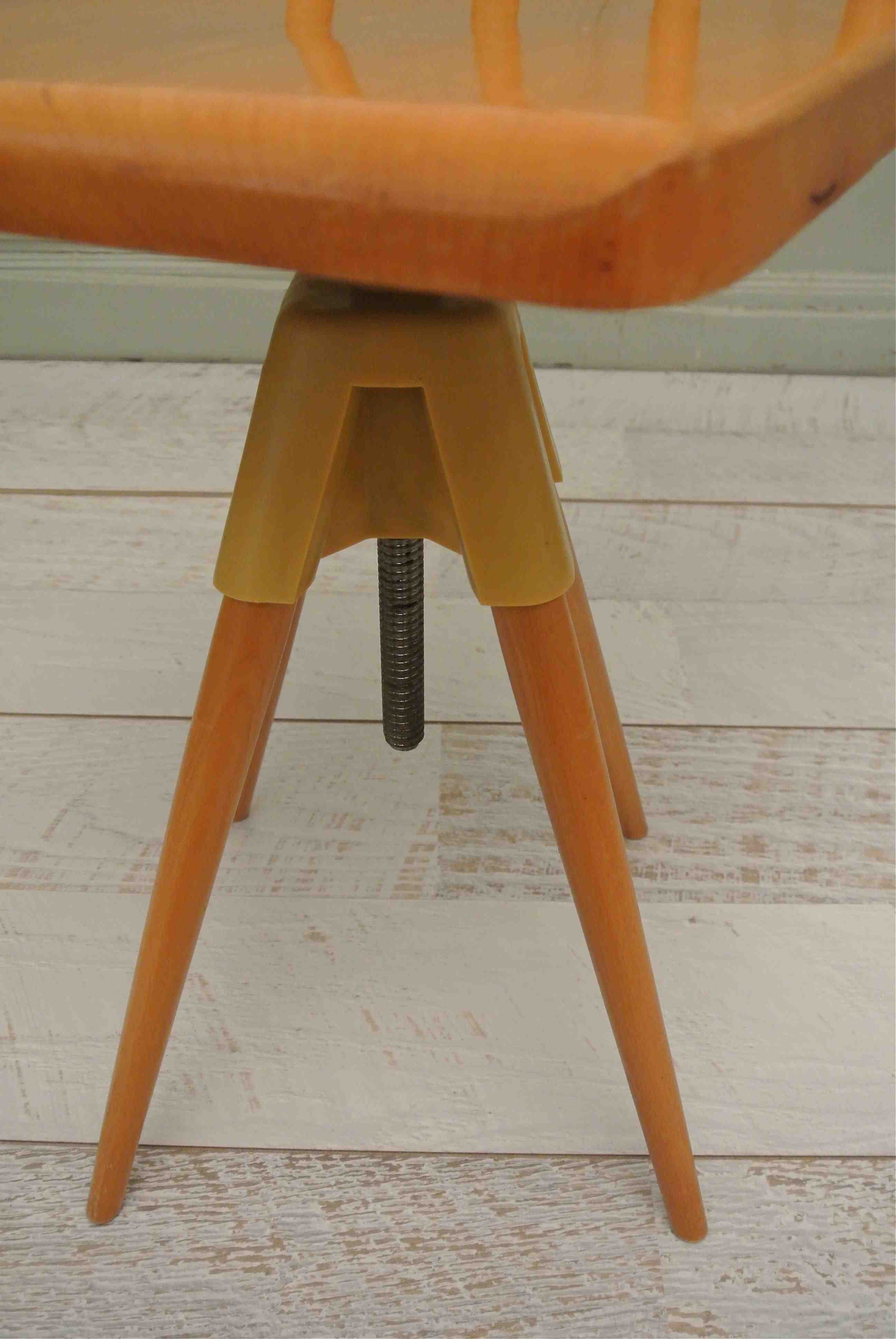 Slavia Vintage chaise enfant en bois vintage des années 60 dossier à barreaux pivotante modèle "Karussel" style scandinave photo pieds
