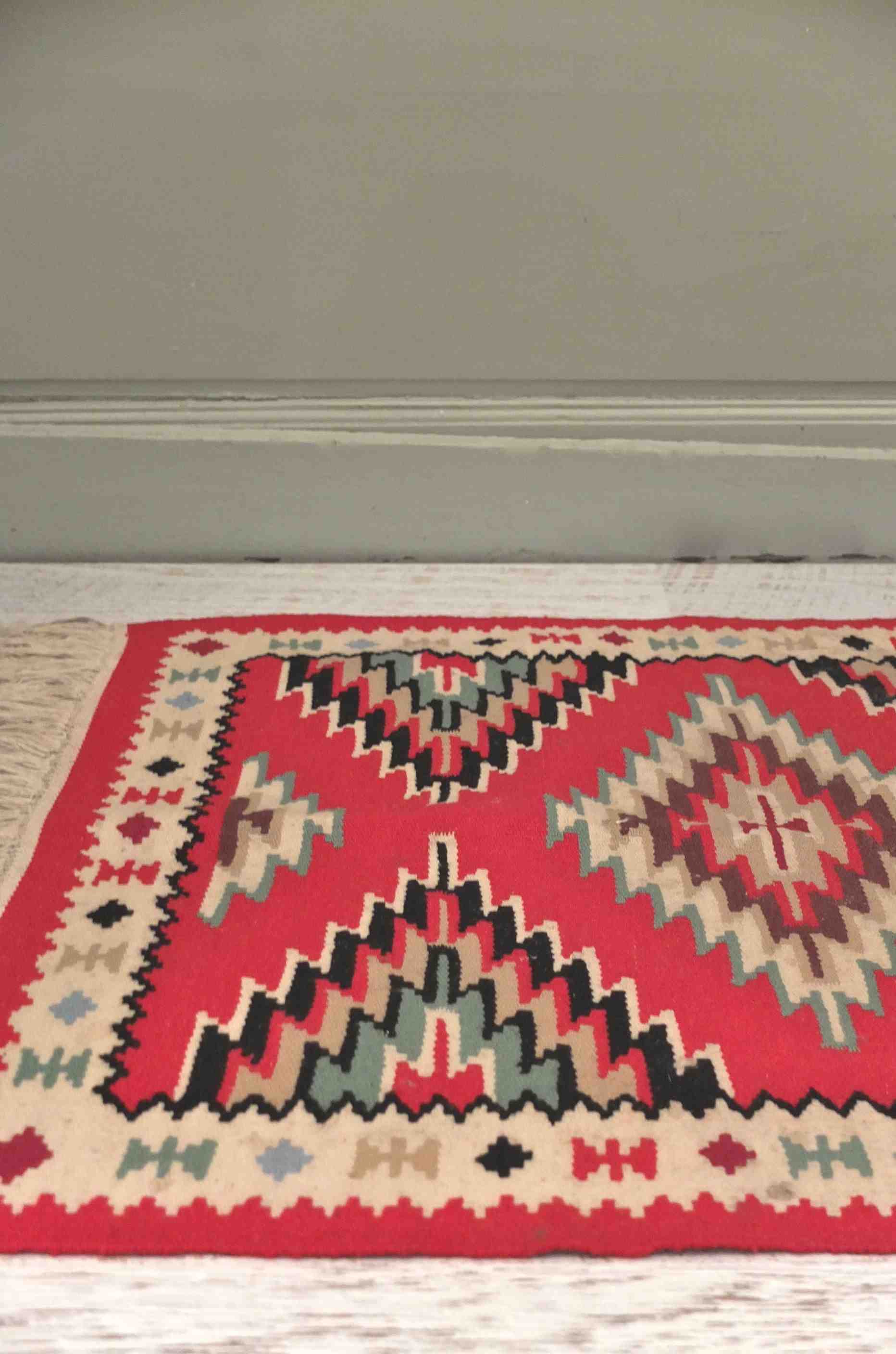 Slavia Vintage tapis des années 60 aux motifs Navajo modèle Pocahontas fabrication artisanale tendance folk
