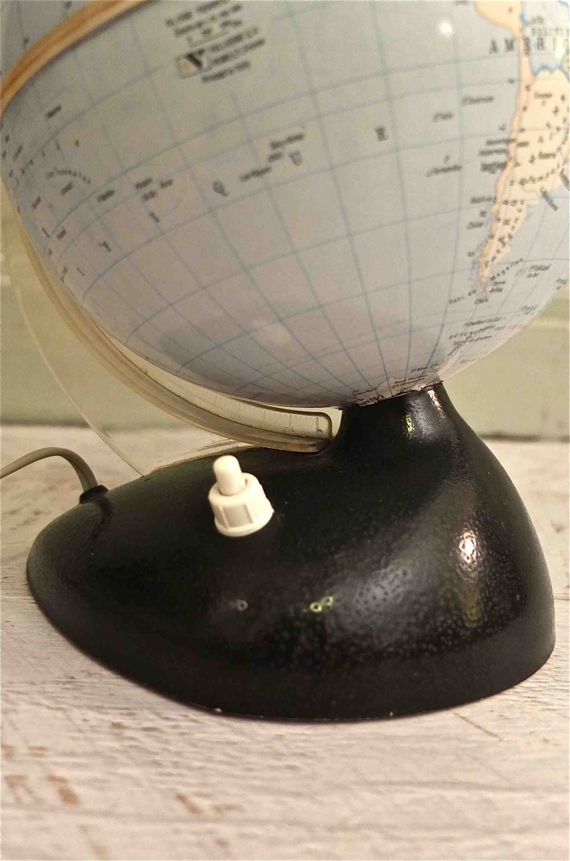 Slavia vintage détail pied mappe monde lumineux  des années 60 modèle Howard