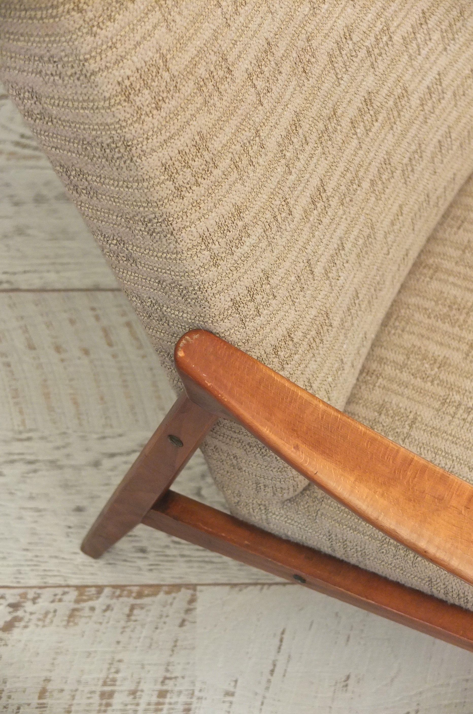 Slavia Vintage détail accoudoir fauteuil Borgen années 50 style scandinave vintage
