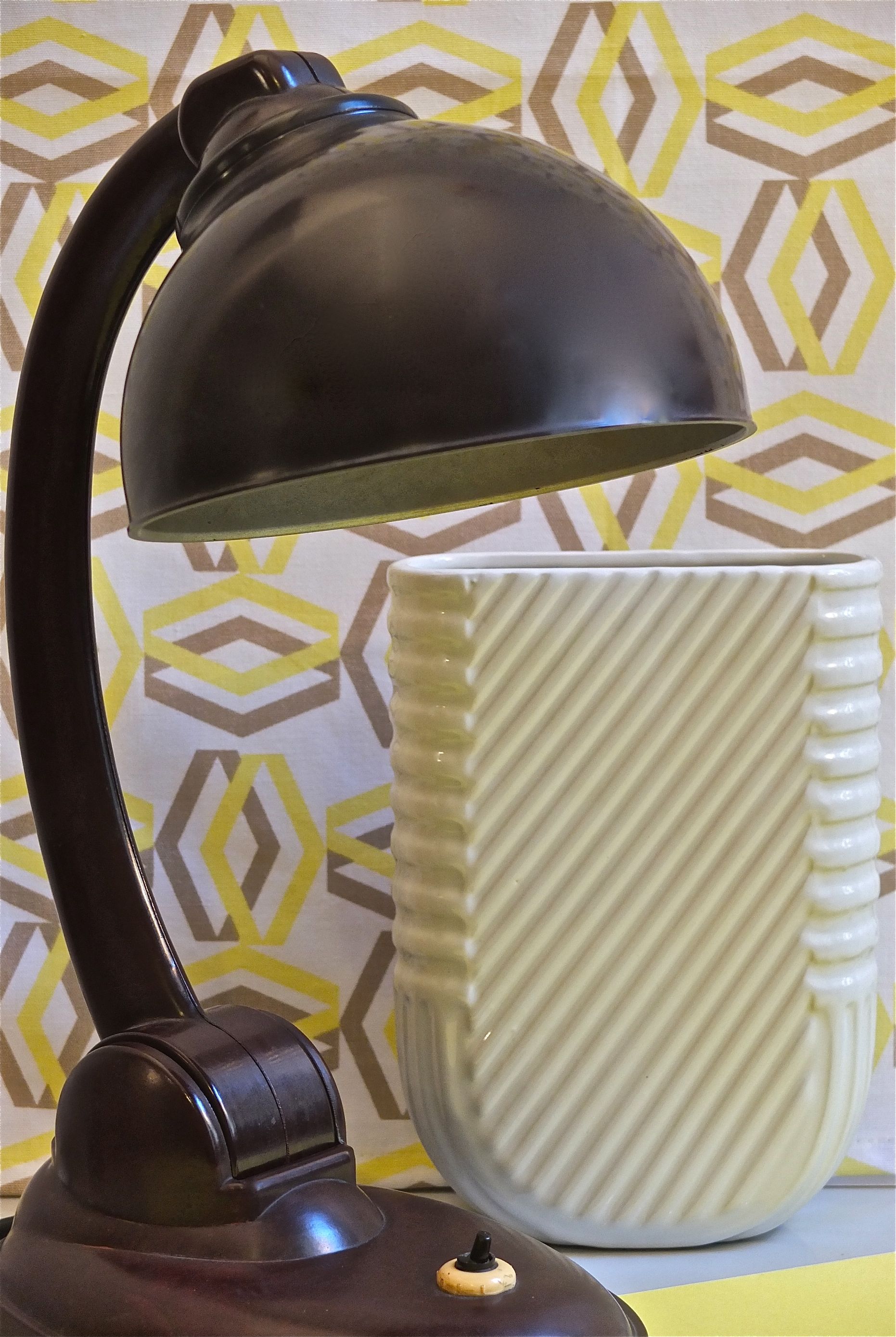 lampe en bakélite Bacall slavia vintage