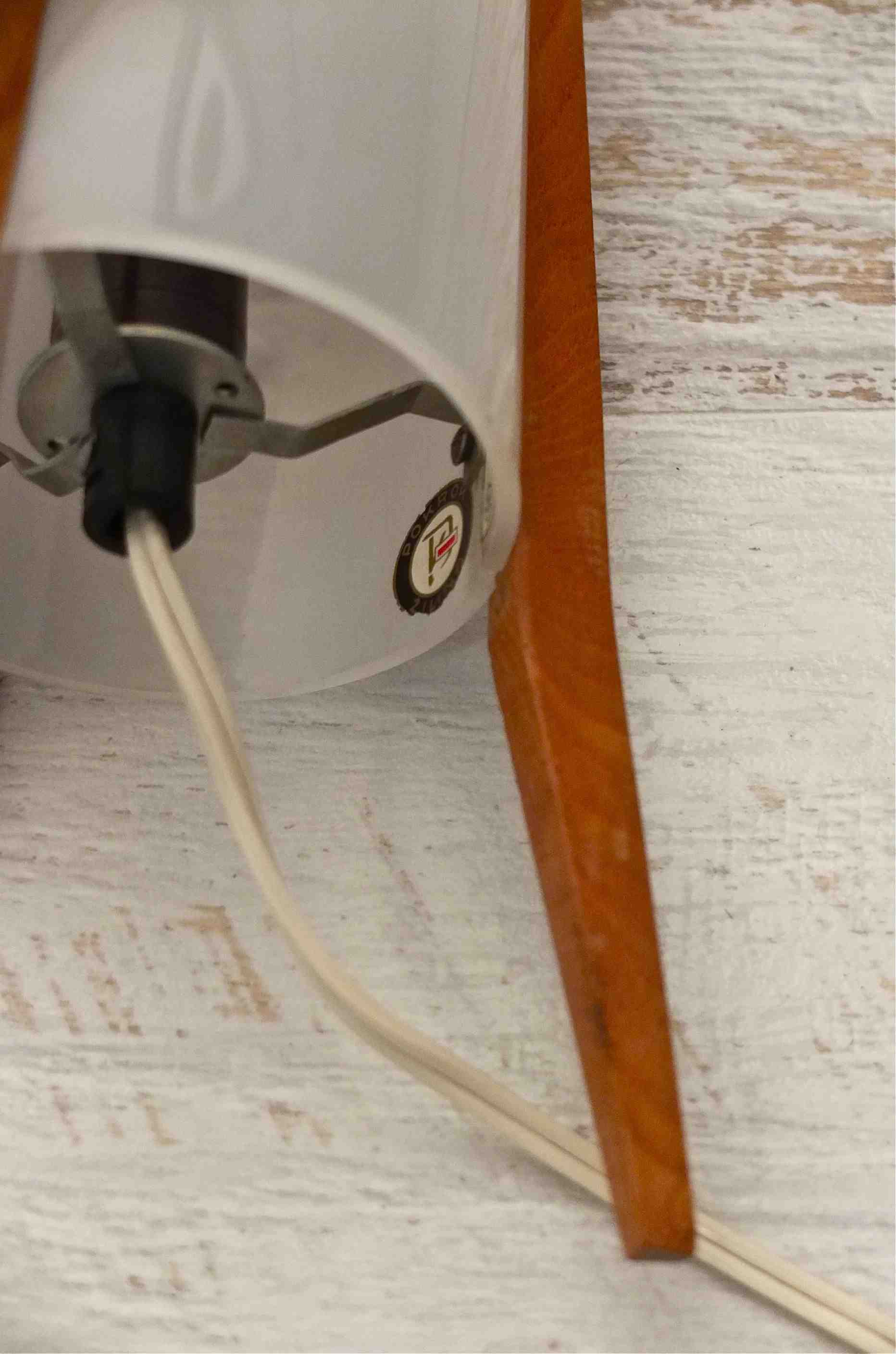 Slavia Vintage pied en bois lampe vintage des années 80 modèle "Lucerna" Pokrok Zilina 
