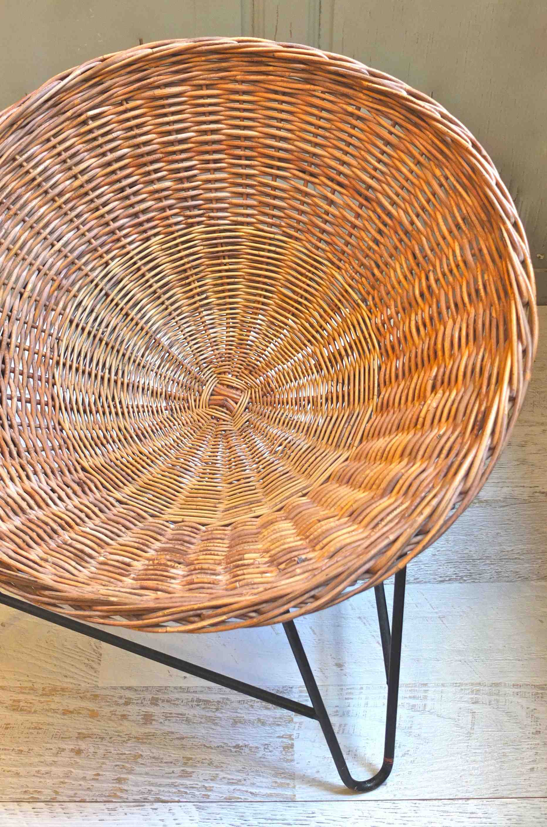 fauteuil rotin pietement metal de style Janine Abraham Bahia Slavia Vintage