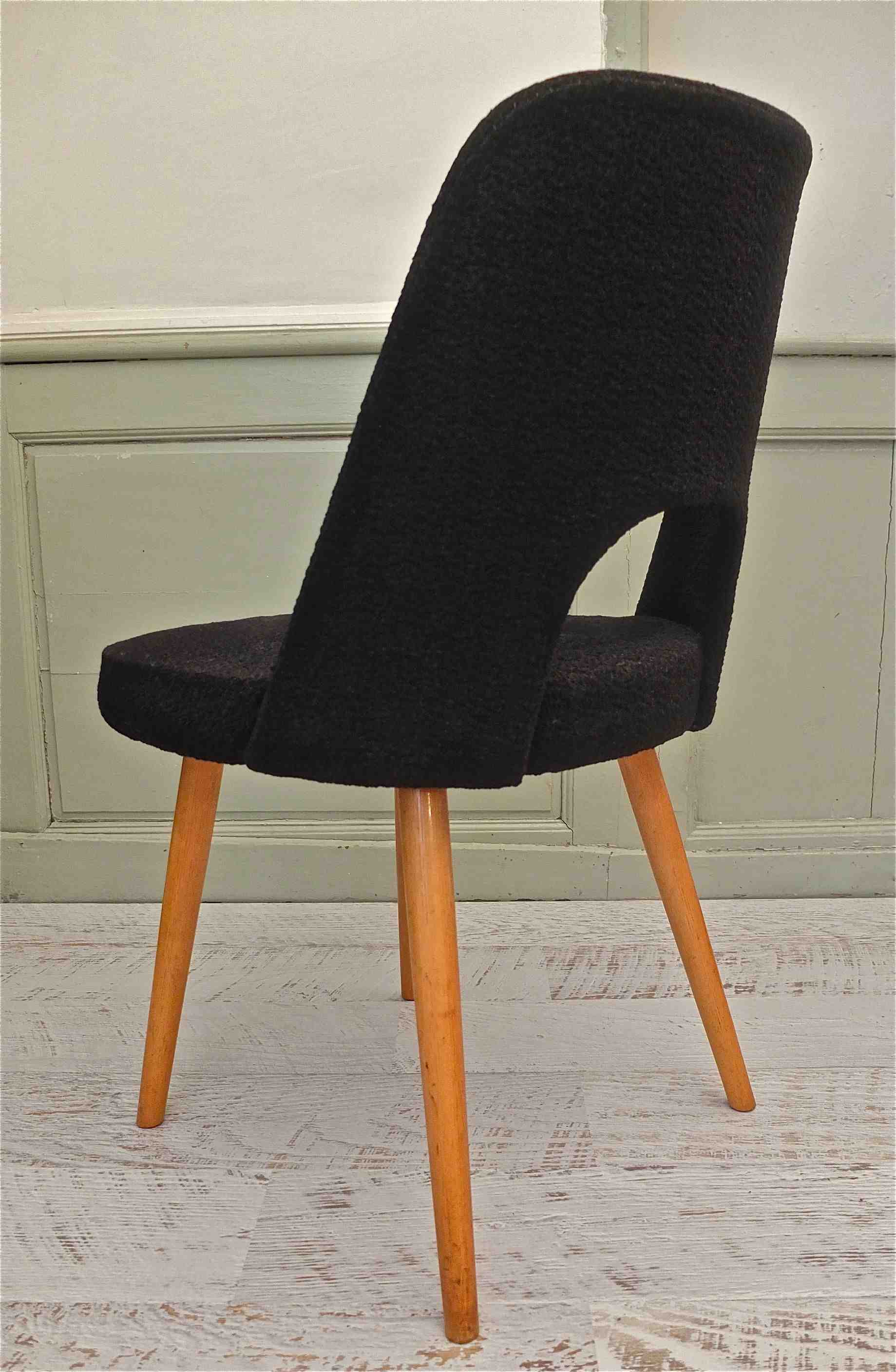 Slavia vintage fauteuil noir de années 50 modèle Praktika côté 
