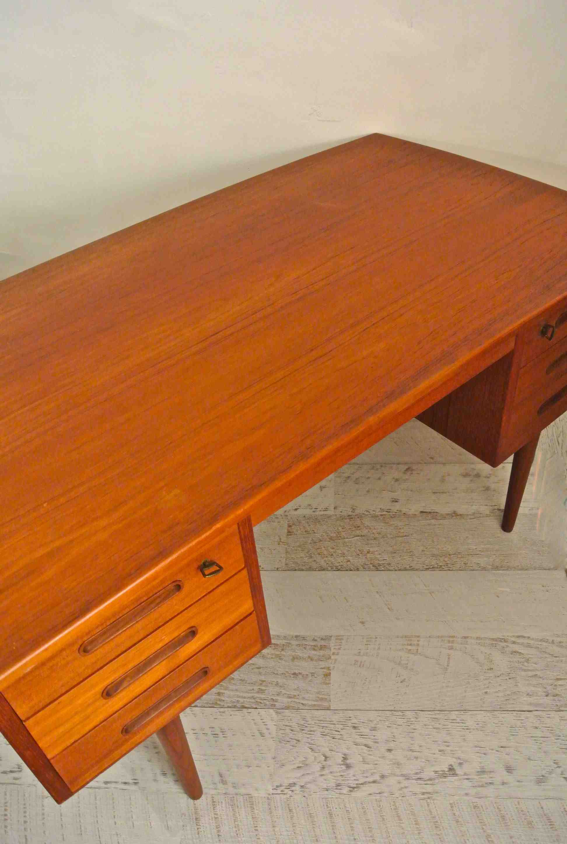 Slavia vintage bureau Playtime