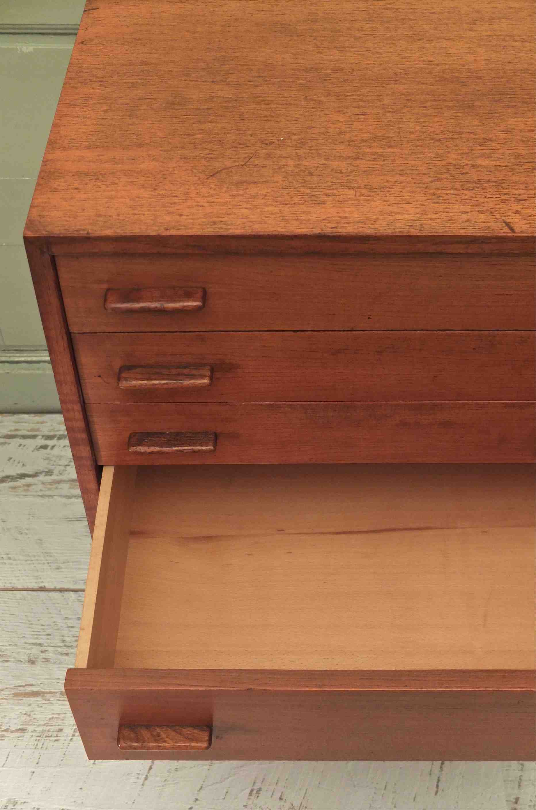 commode vintage de style scandinave  en bois "luggage" slavia vintage 12