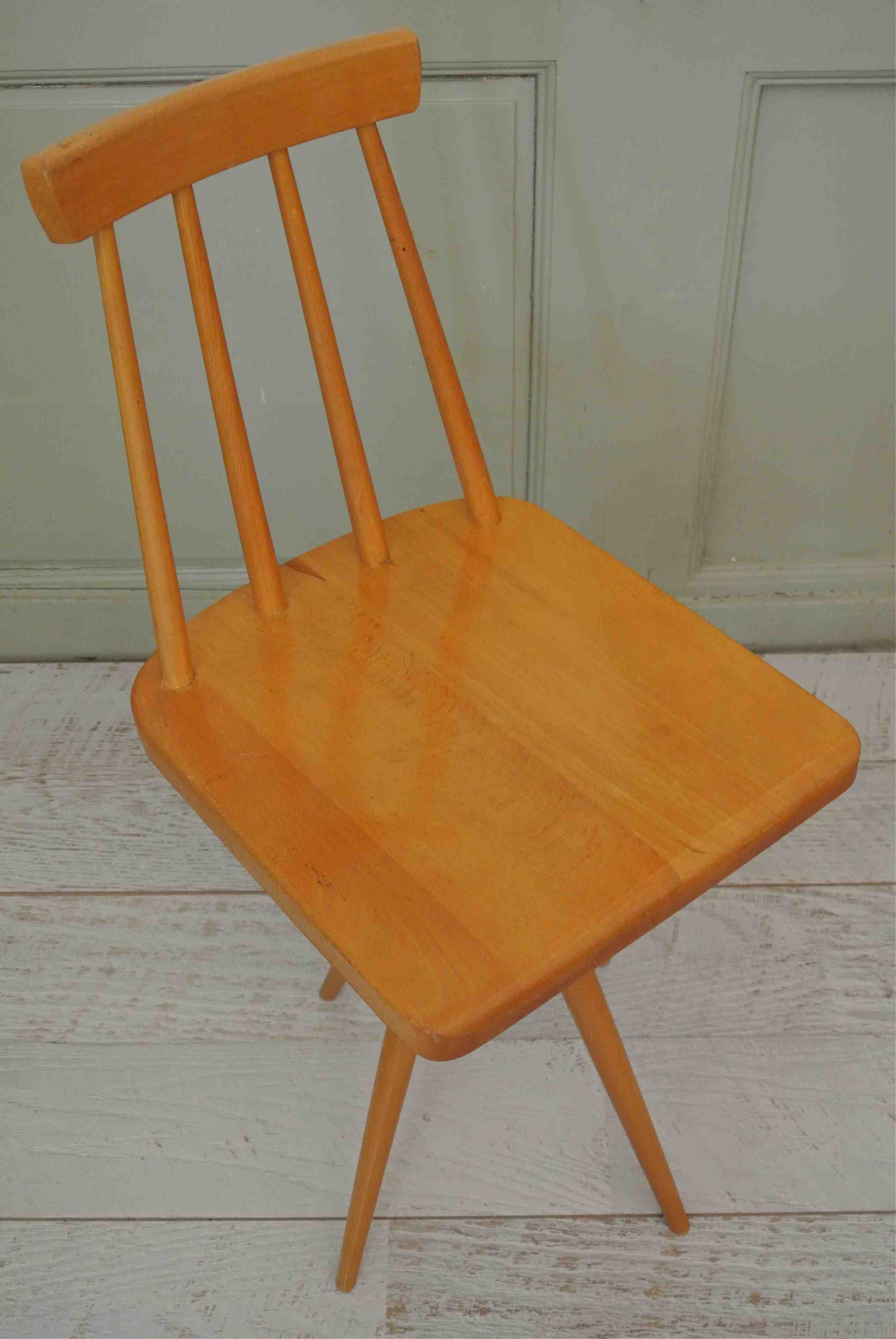 Slavia Vintage chaise enfant en bois vintage des années 60 dossier à barreaux pivotante modèle "Karussel" style scandinave photo assise