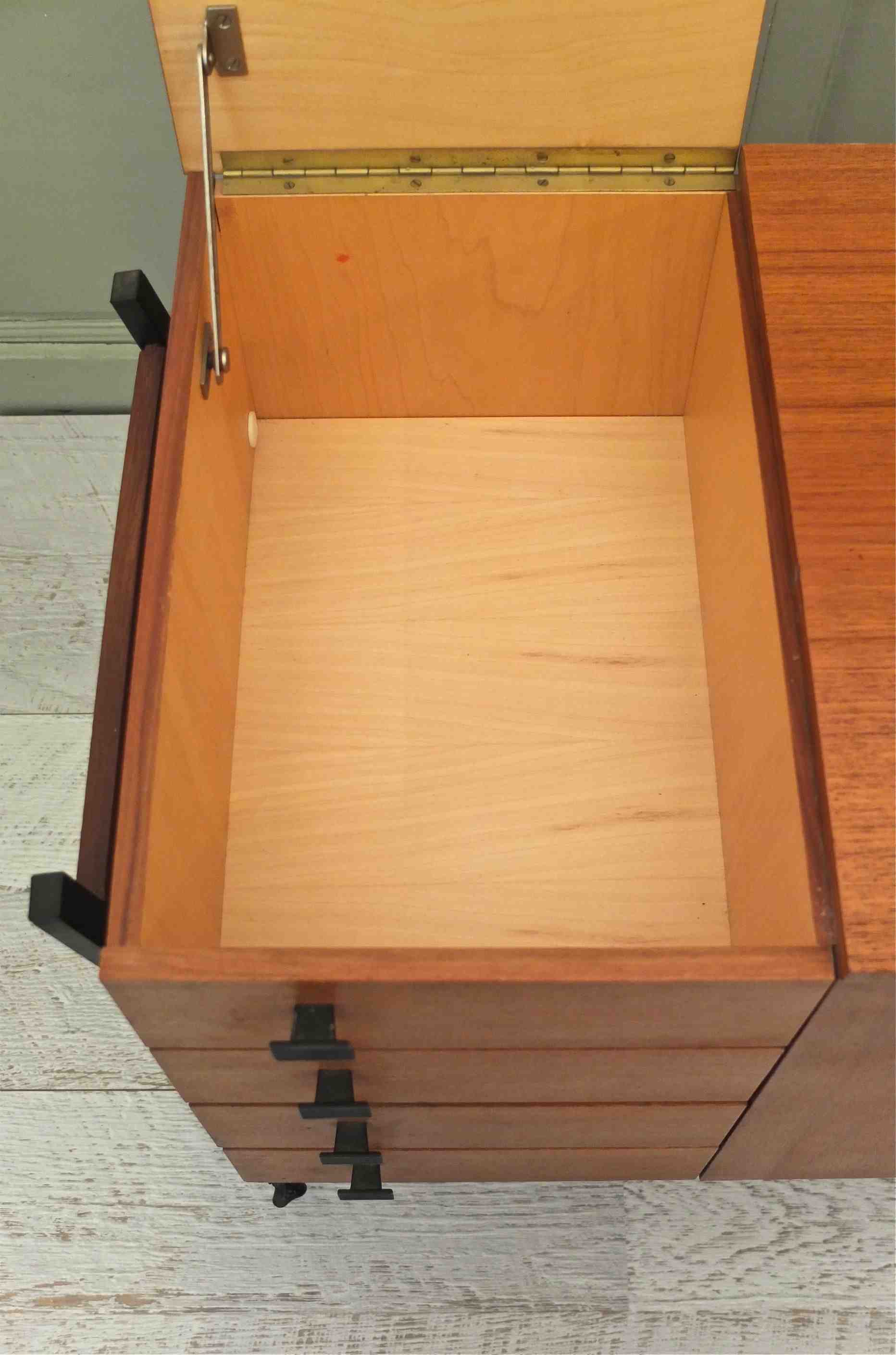 Slavia Vintage commode des années 60 piètement métal noir "Echec et mat" photo 5