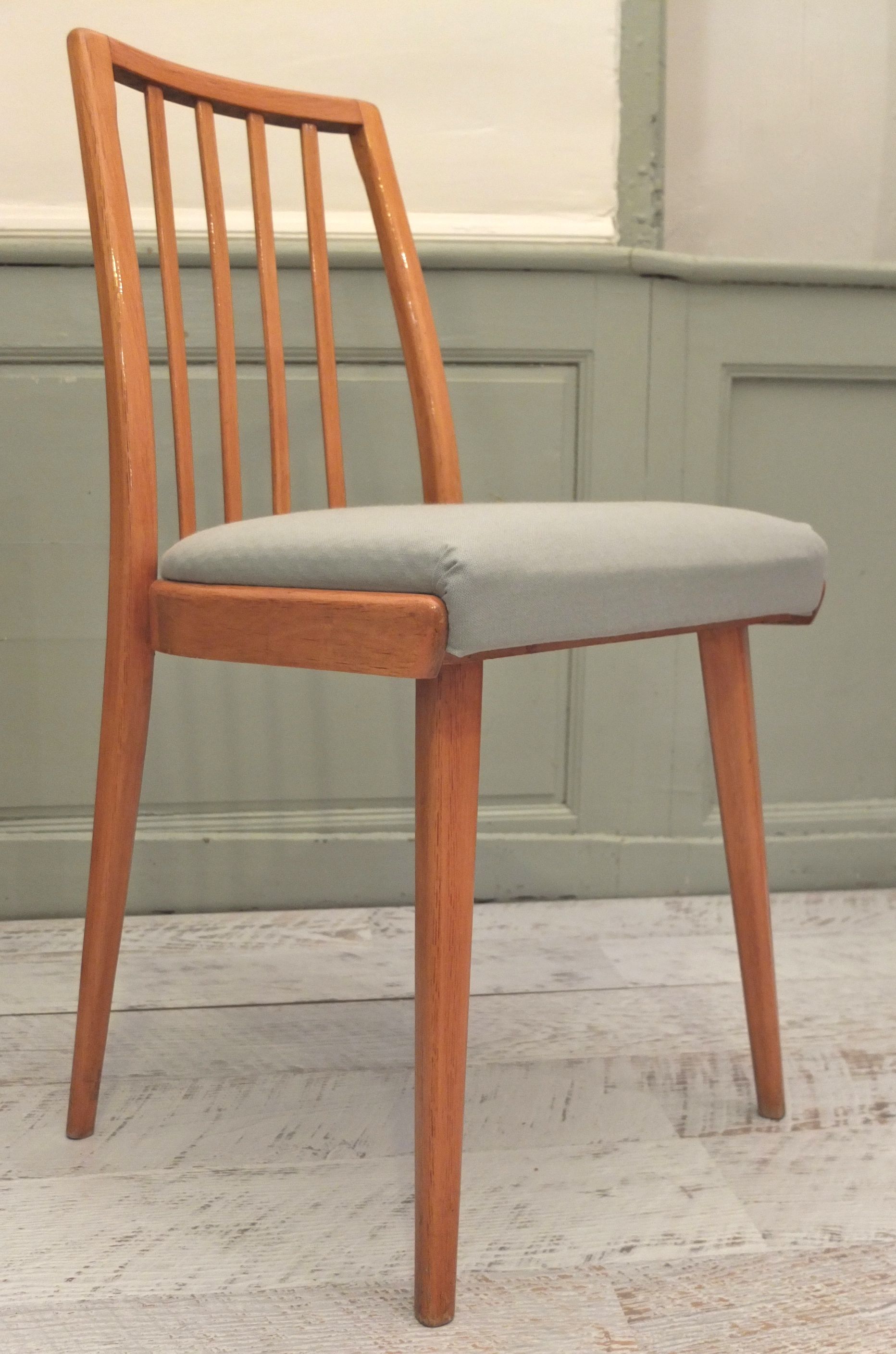 chaise des annees 60 dossier en bois courbé "scandinavian" slavia vintage