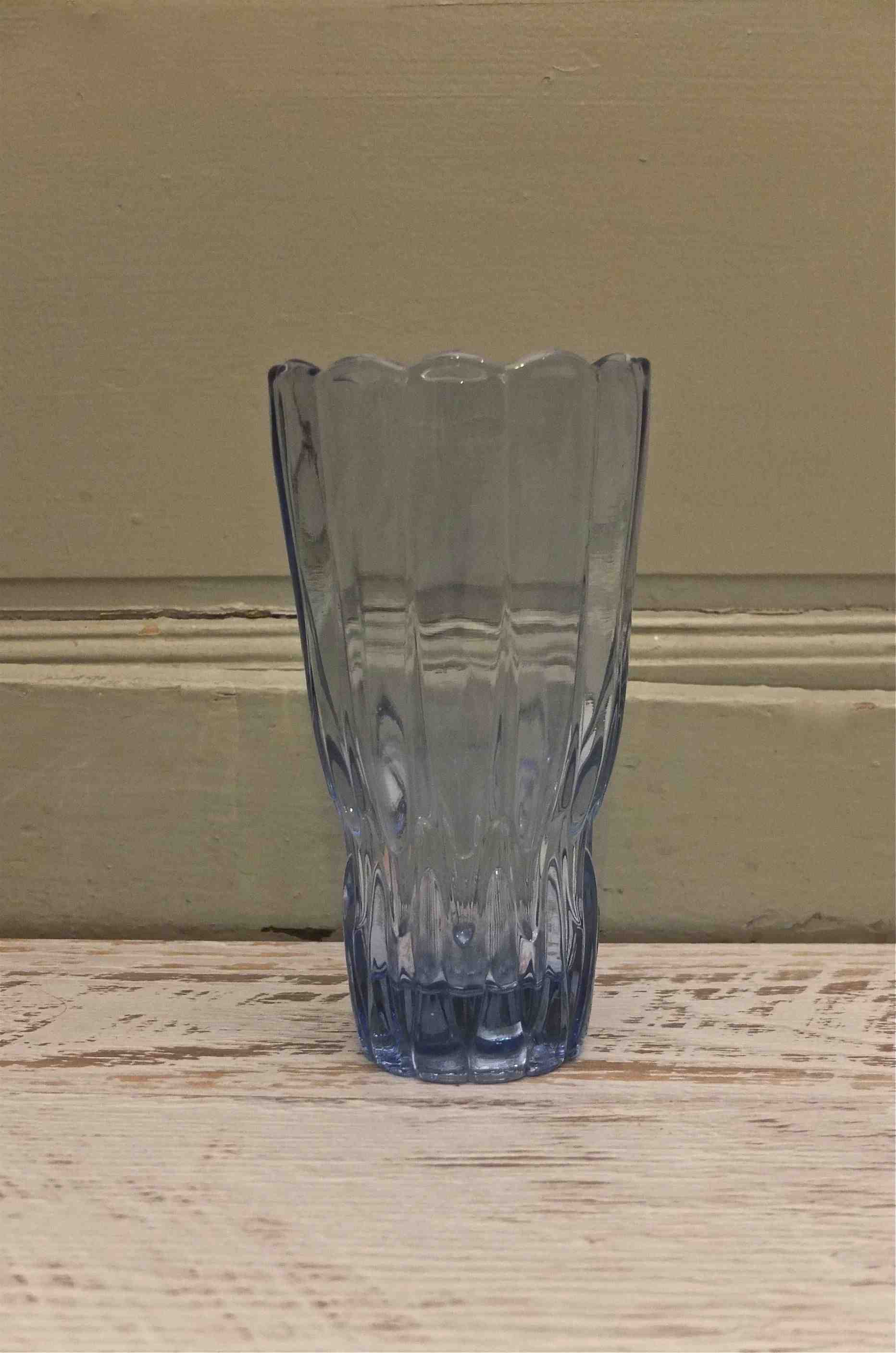 vase en verre de Bohême bleu annees 60 Onde slavia vintage