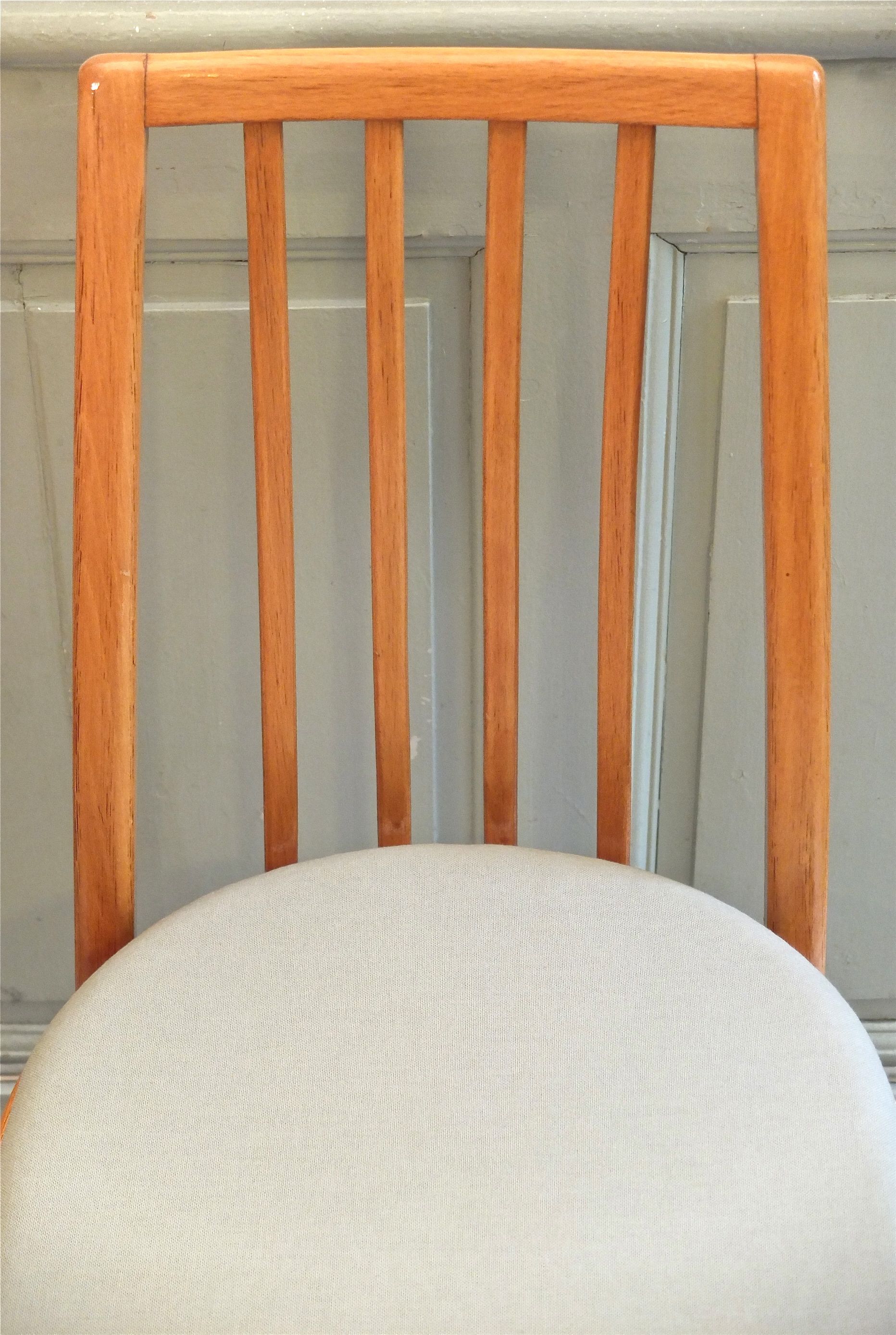 Chaise Scandinavian dossier en bois courbé slavia vintage
