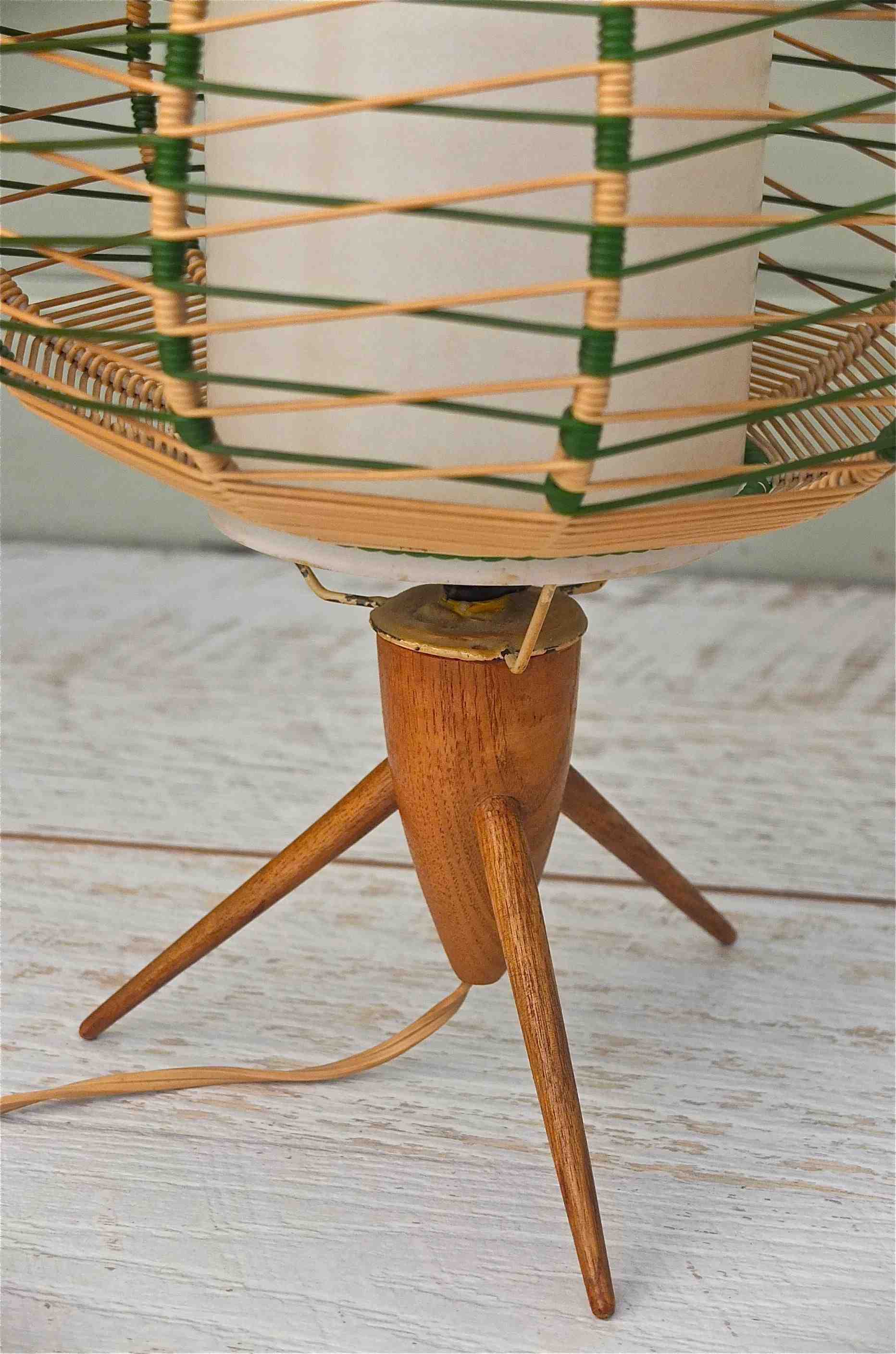 Slavia Vintage lampe vintage des années 60 tripode photo détail pied bois modèle "Winnetou" fils scoubidou