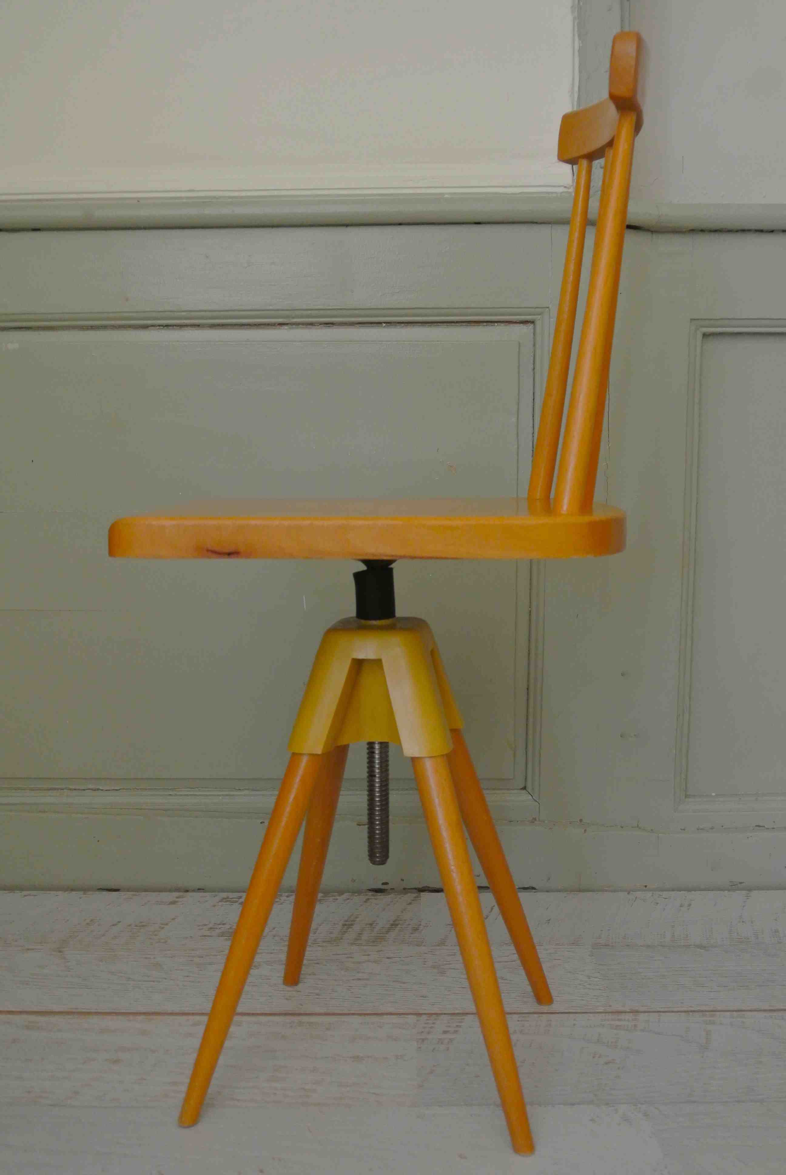 Slavia Vintage chaise enfant en bois vintage des années 60 dossier à barreaux pivotante modèle "Karussel" style scandinave 