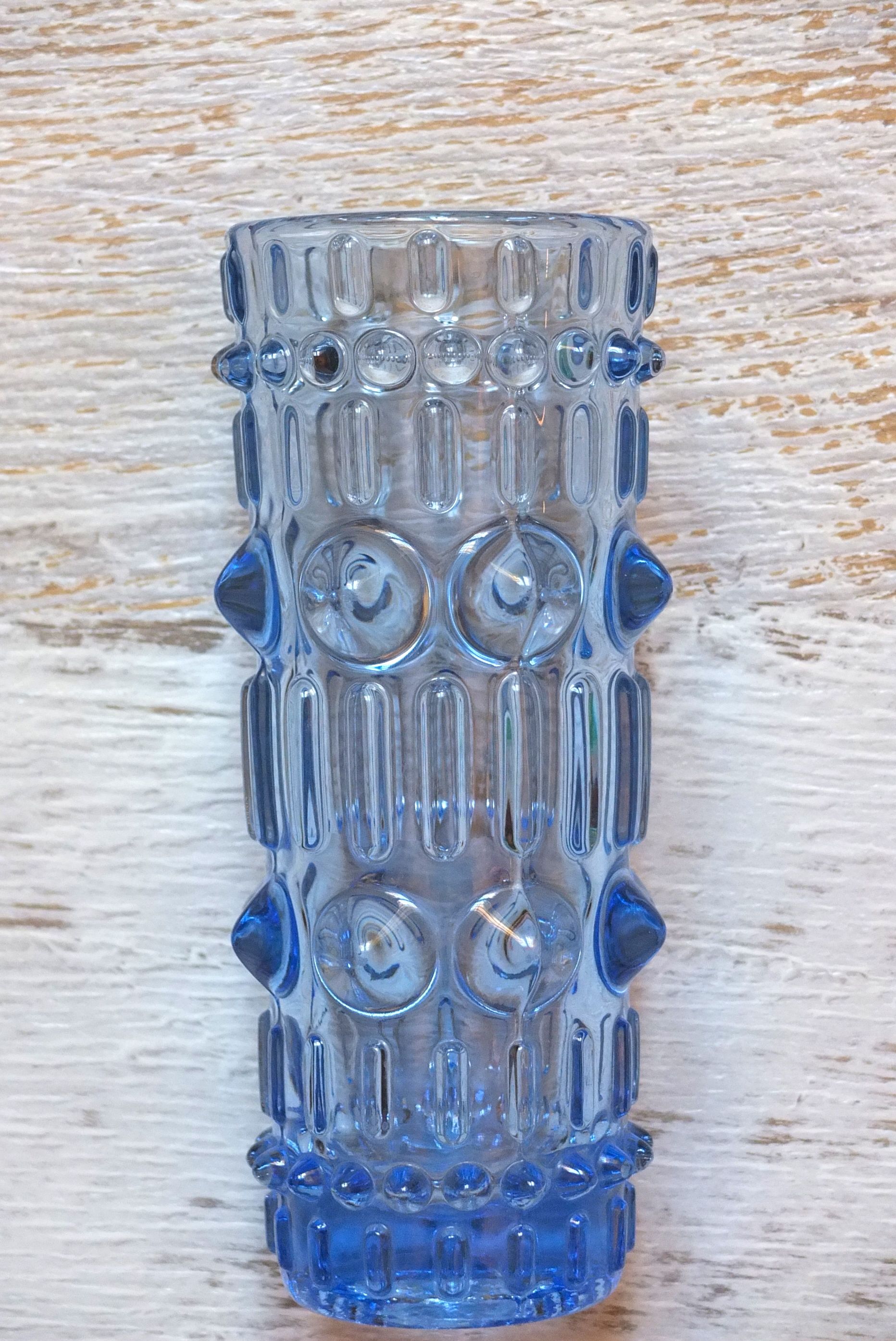 Vase en verre  de Boheme  bleu des annees 60 Isolda slavia vintage 