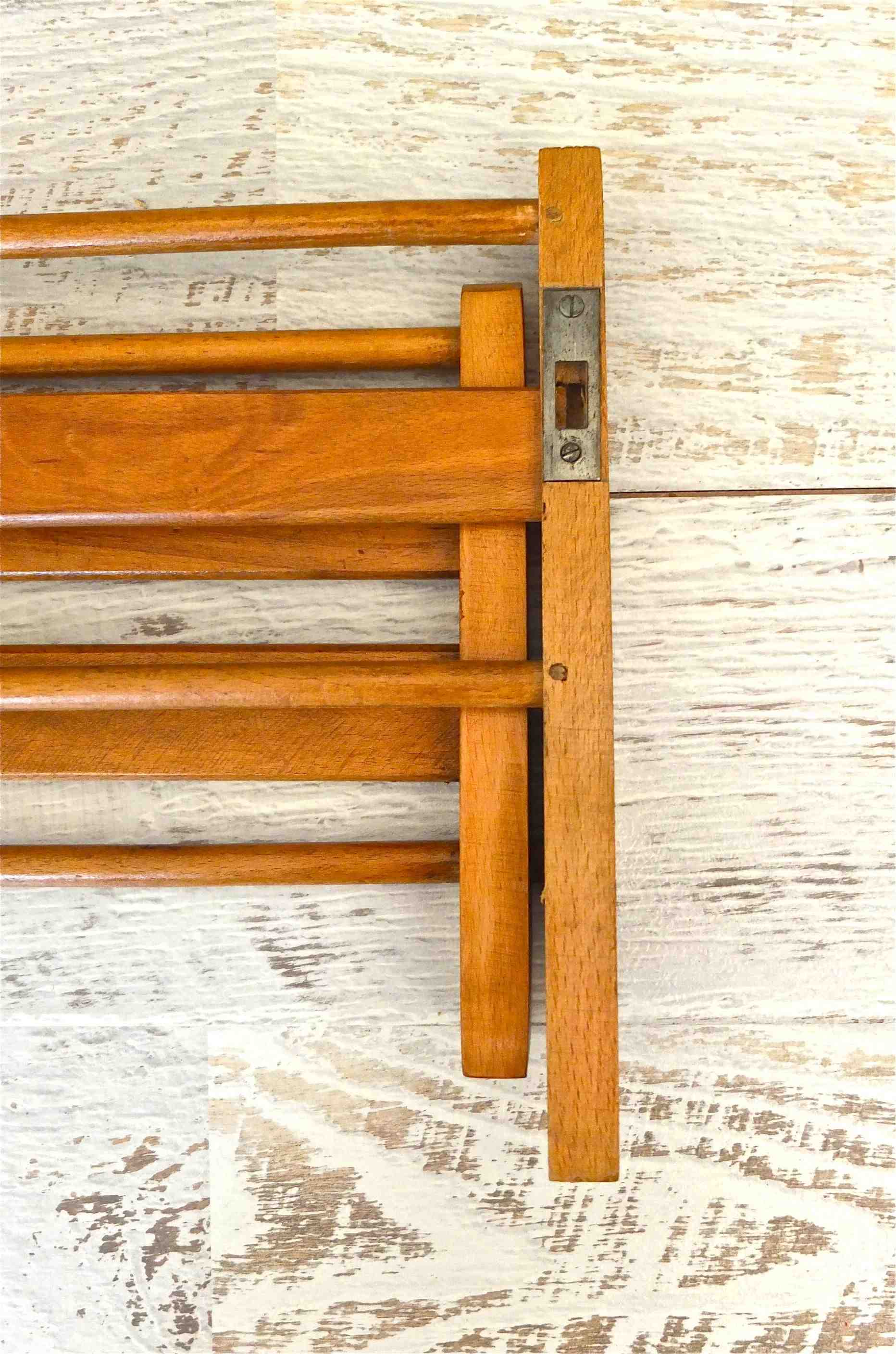 Slavia vintage détail étagère en bois des années 60 modèle rabattable