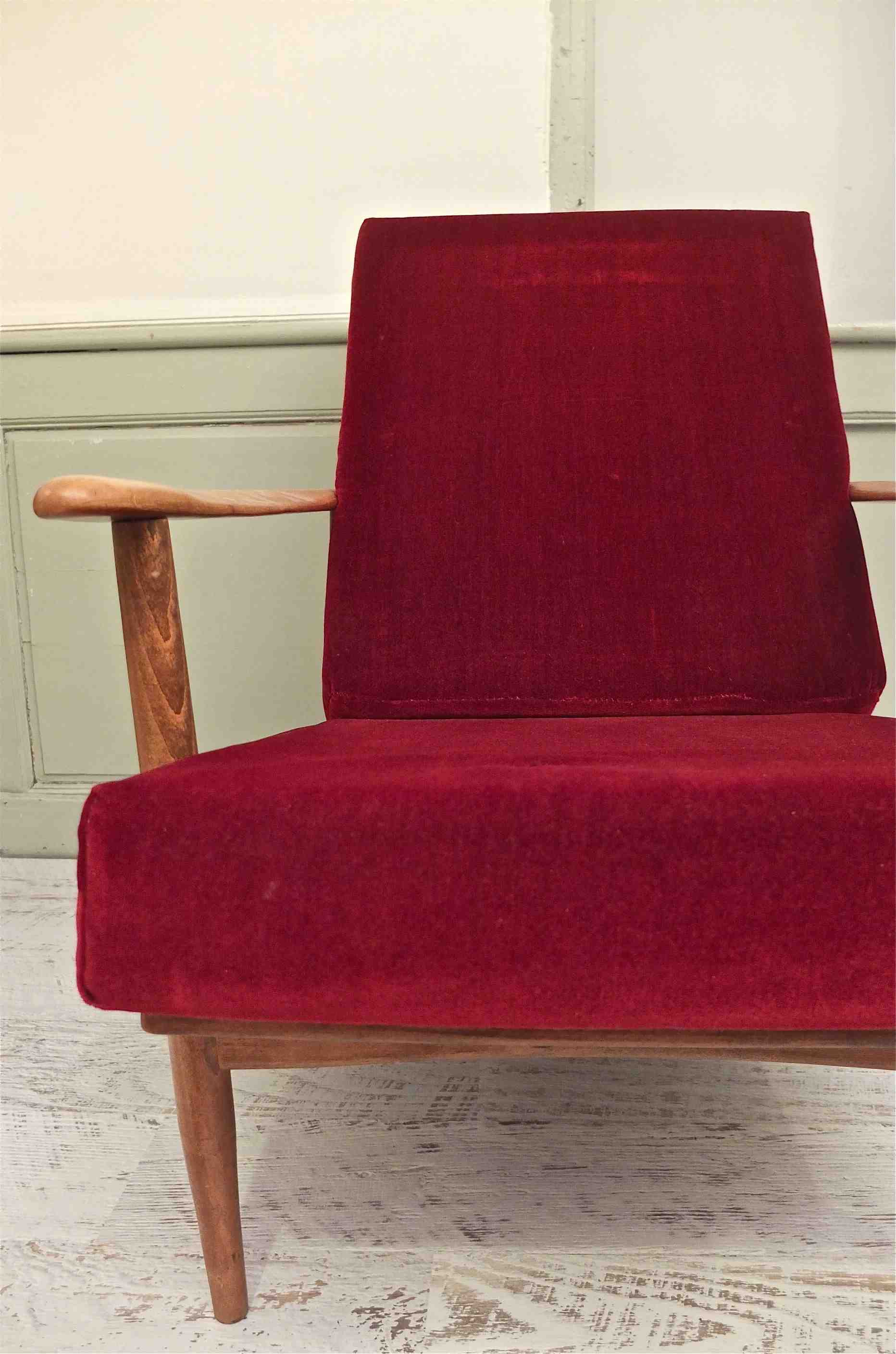 Slavia vintage fauteuil des années 50 modèle Winnipeg photo de face 