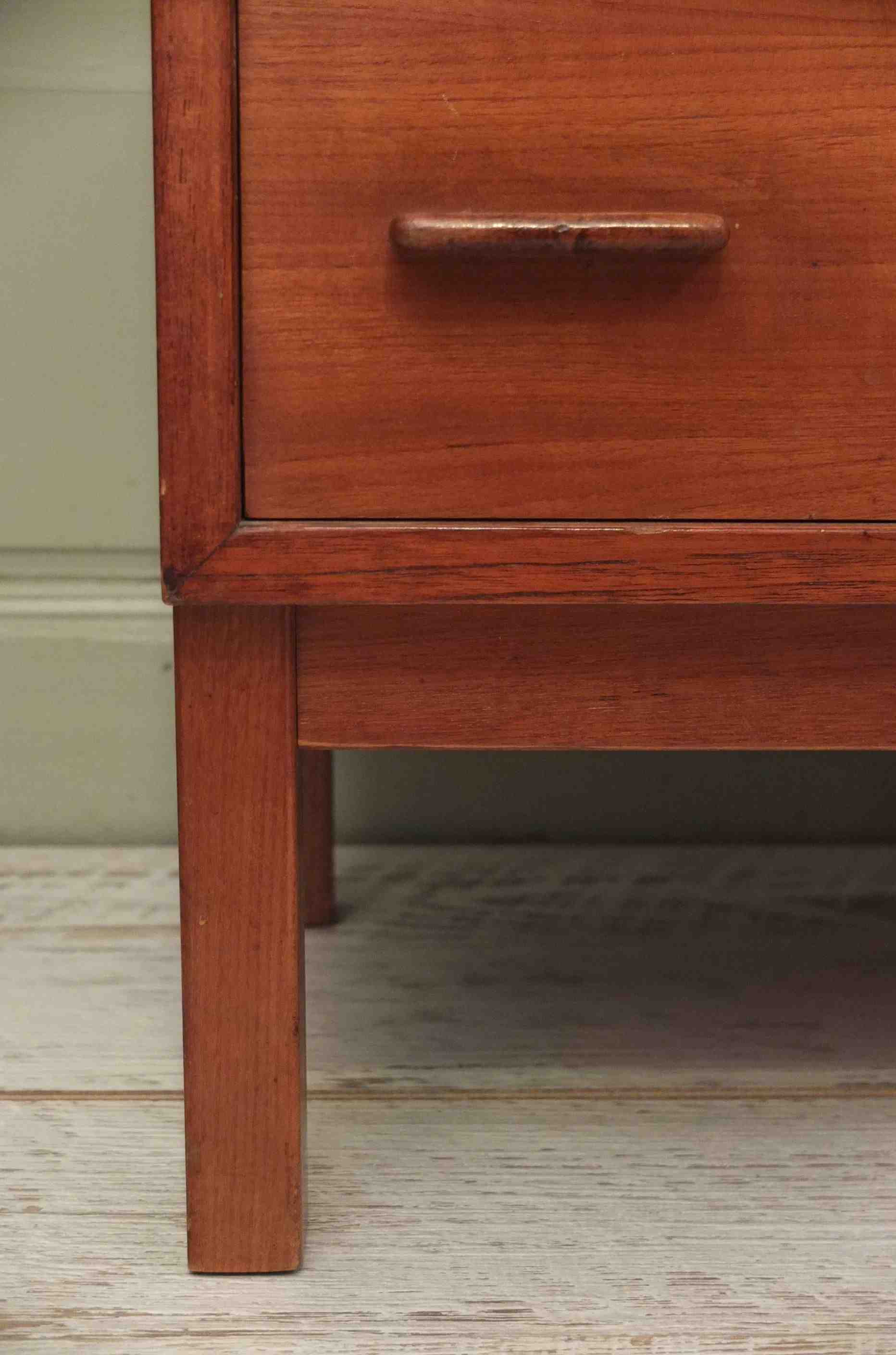 commode vintage de style scandinave en bois "luggage" slavia vintage 11