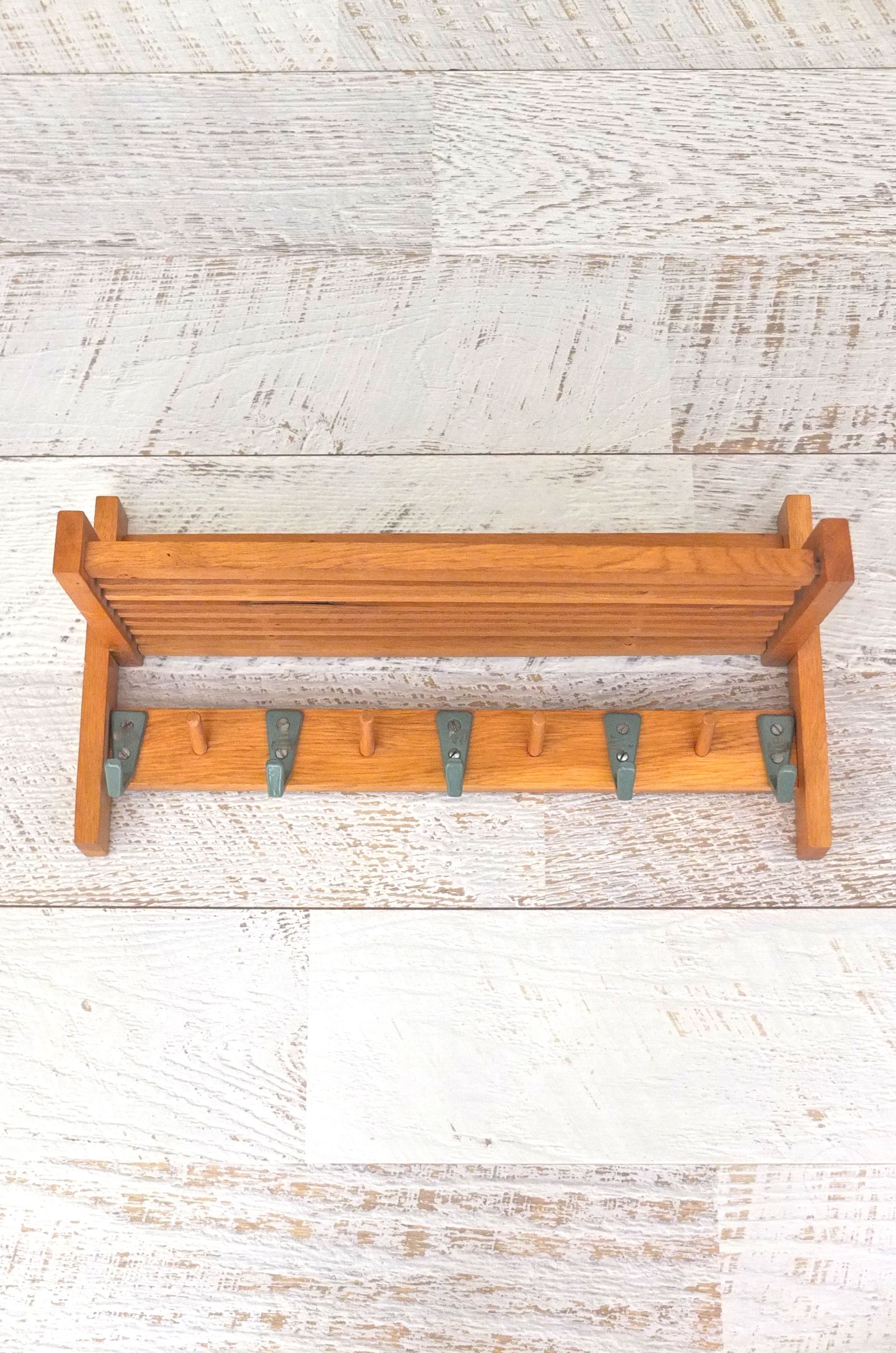 etagere vintage en bois des annees 60 skolni slavia vintage 2