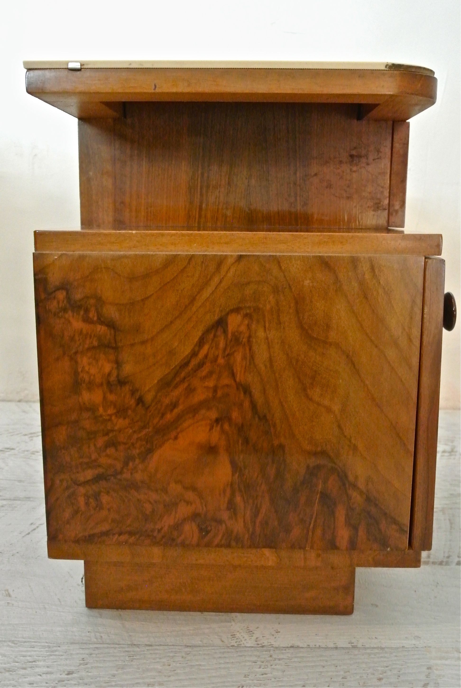 Slavia Vintage lignes graphiques table de chevet e style Art déco modèle "Mildred" 