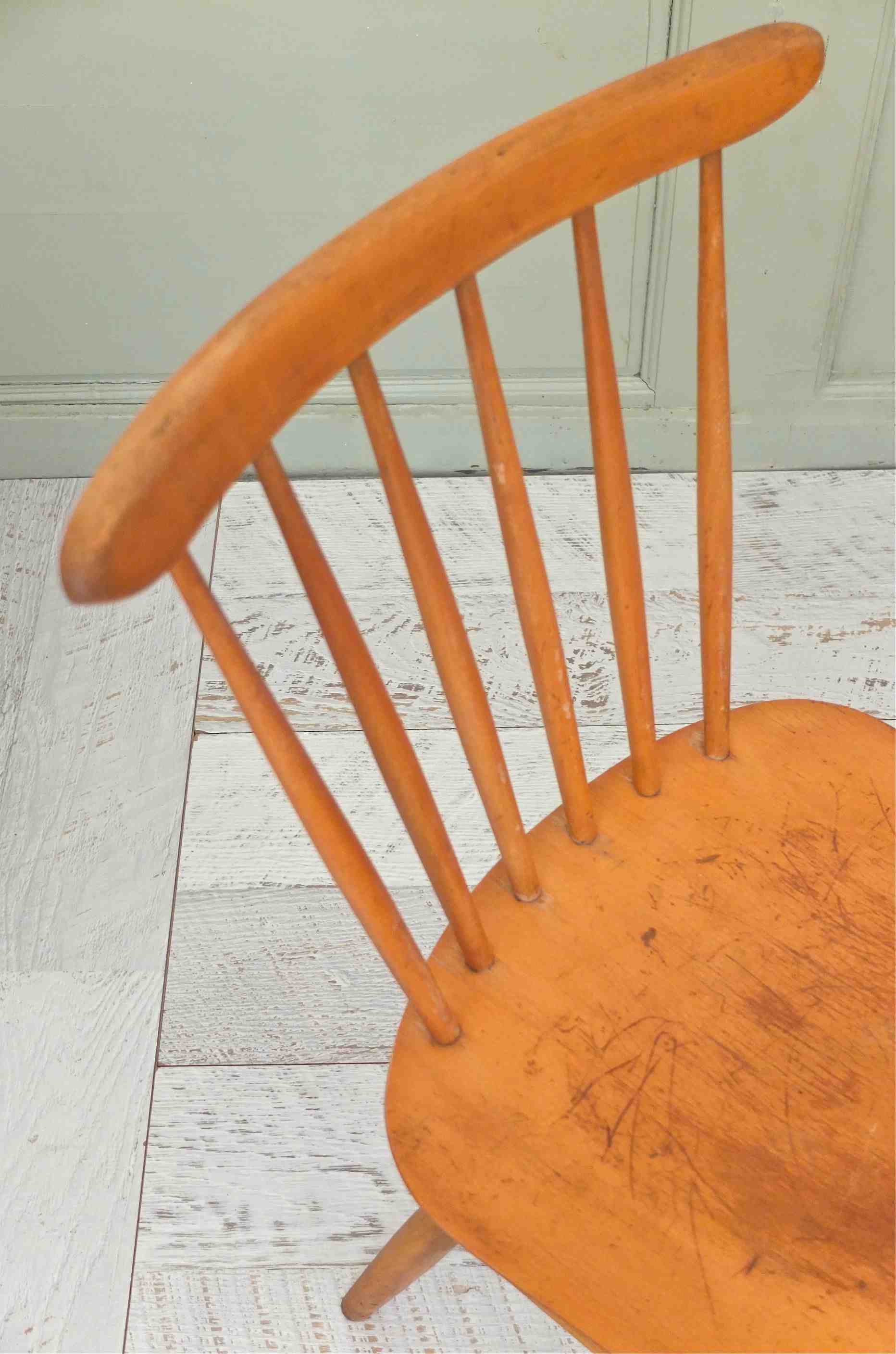 chaise de style scandinave Kerouac dossier a barreaux Slavia Vintage
