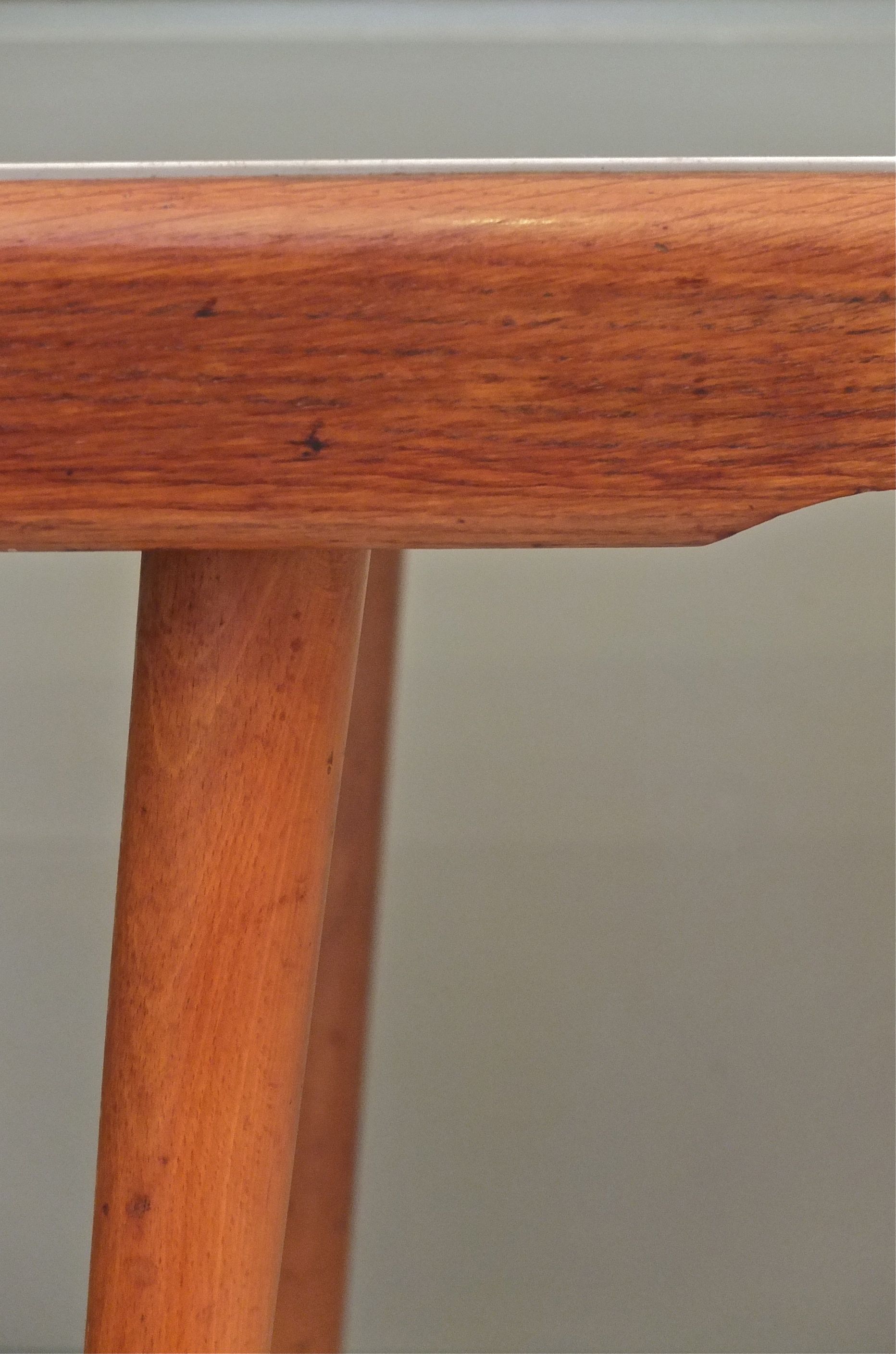 Table pieds compas clair obscur slavia Vintage detail bois