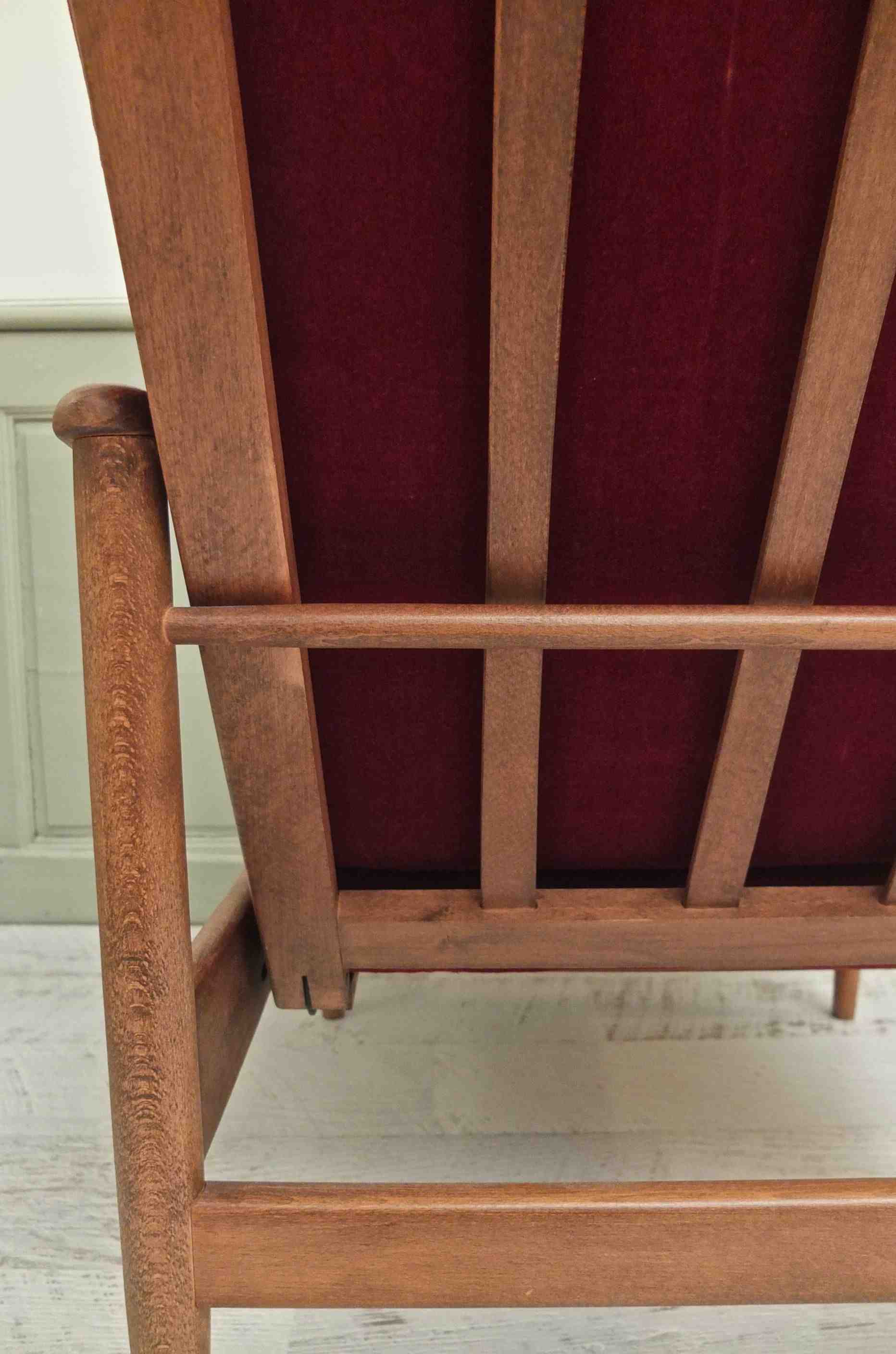 Slavia vintage détail dossier fauteuil des années 50 modèle "Winnipeg"