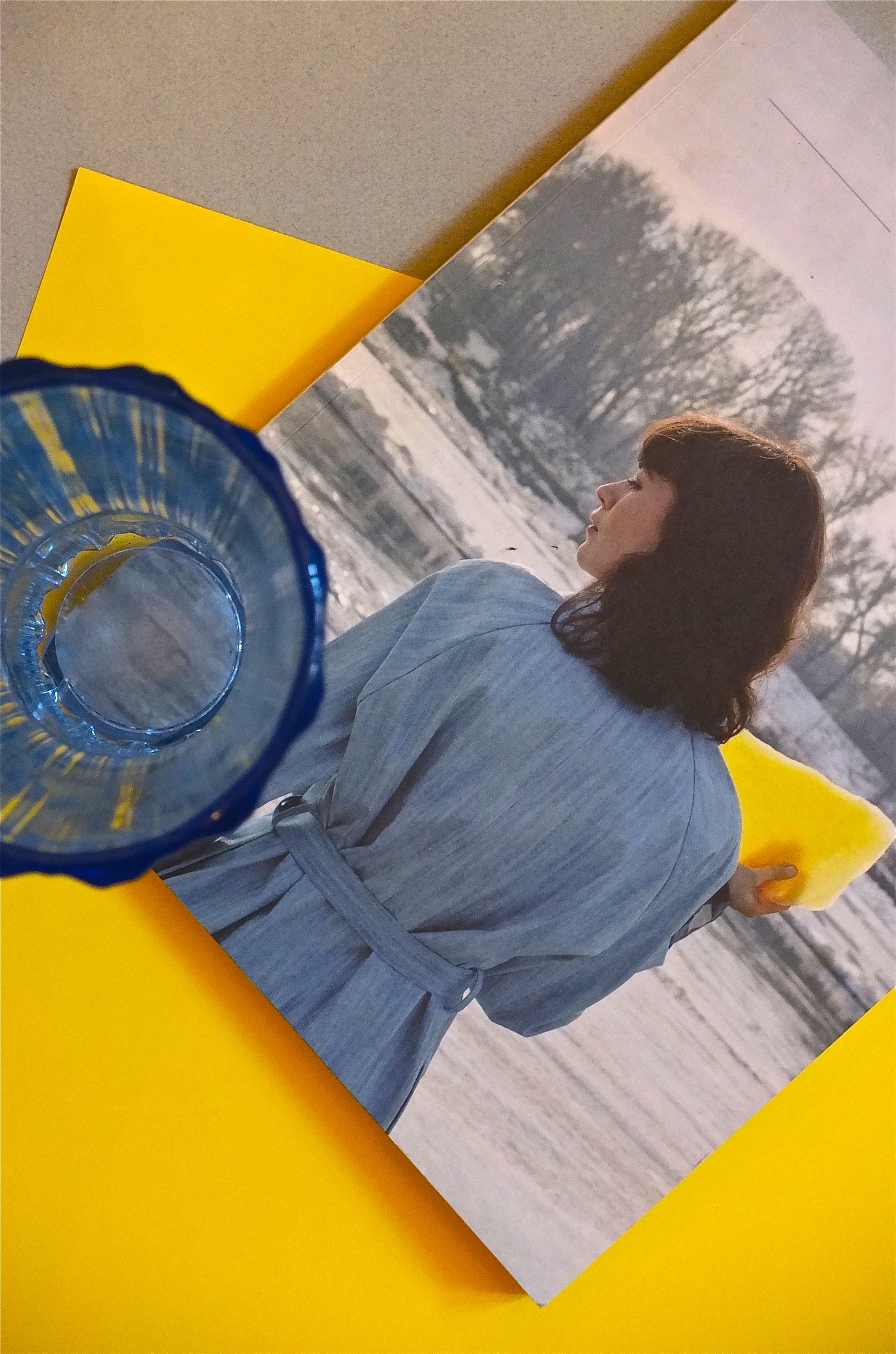 vase bleu en verre  des annees 60 tchecoslovaque "Ice" Slavia Vintage