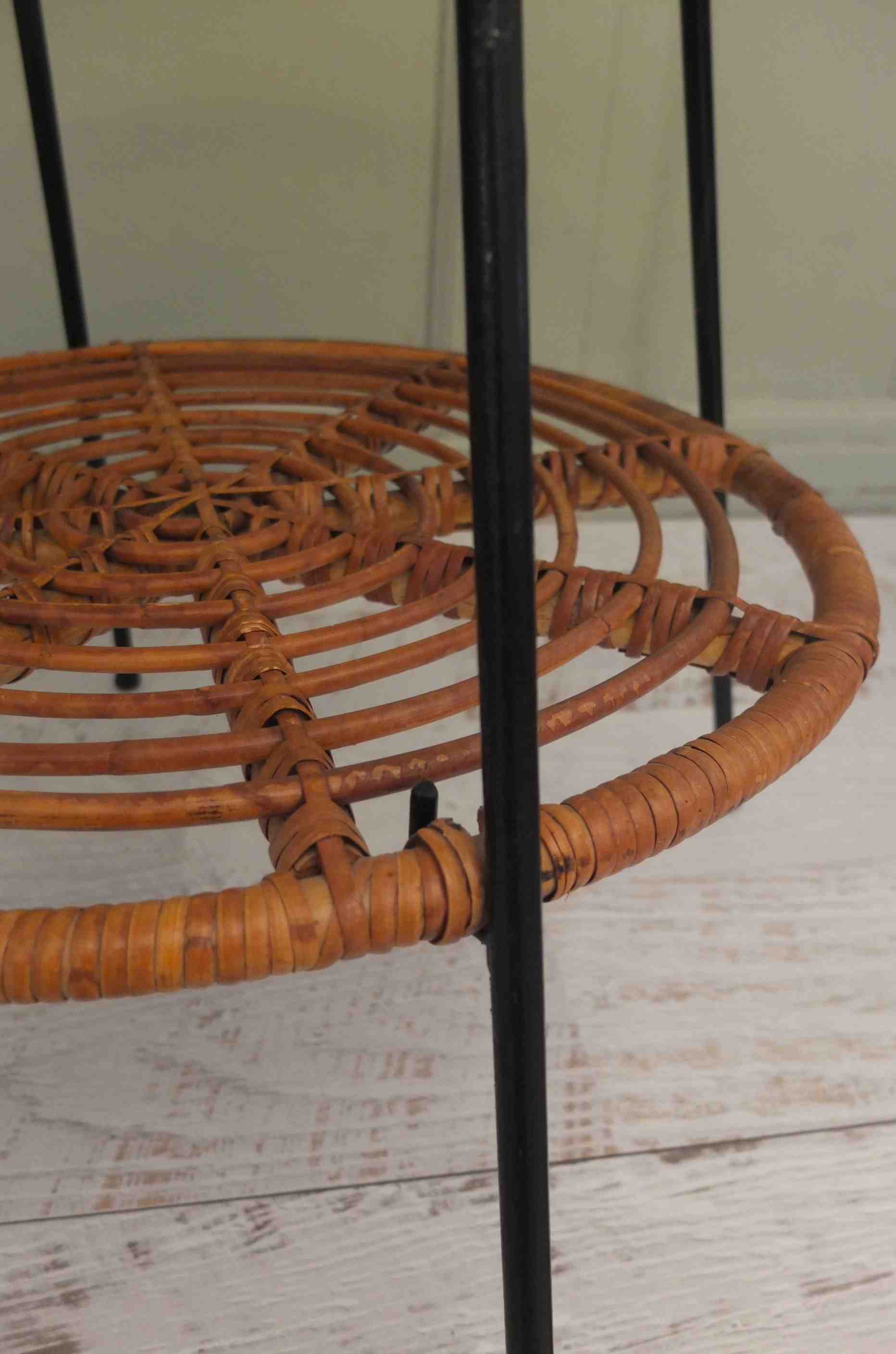 Slavia vintage détail plateau bas petite table rotin des années 60 vintage modèle Condesa