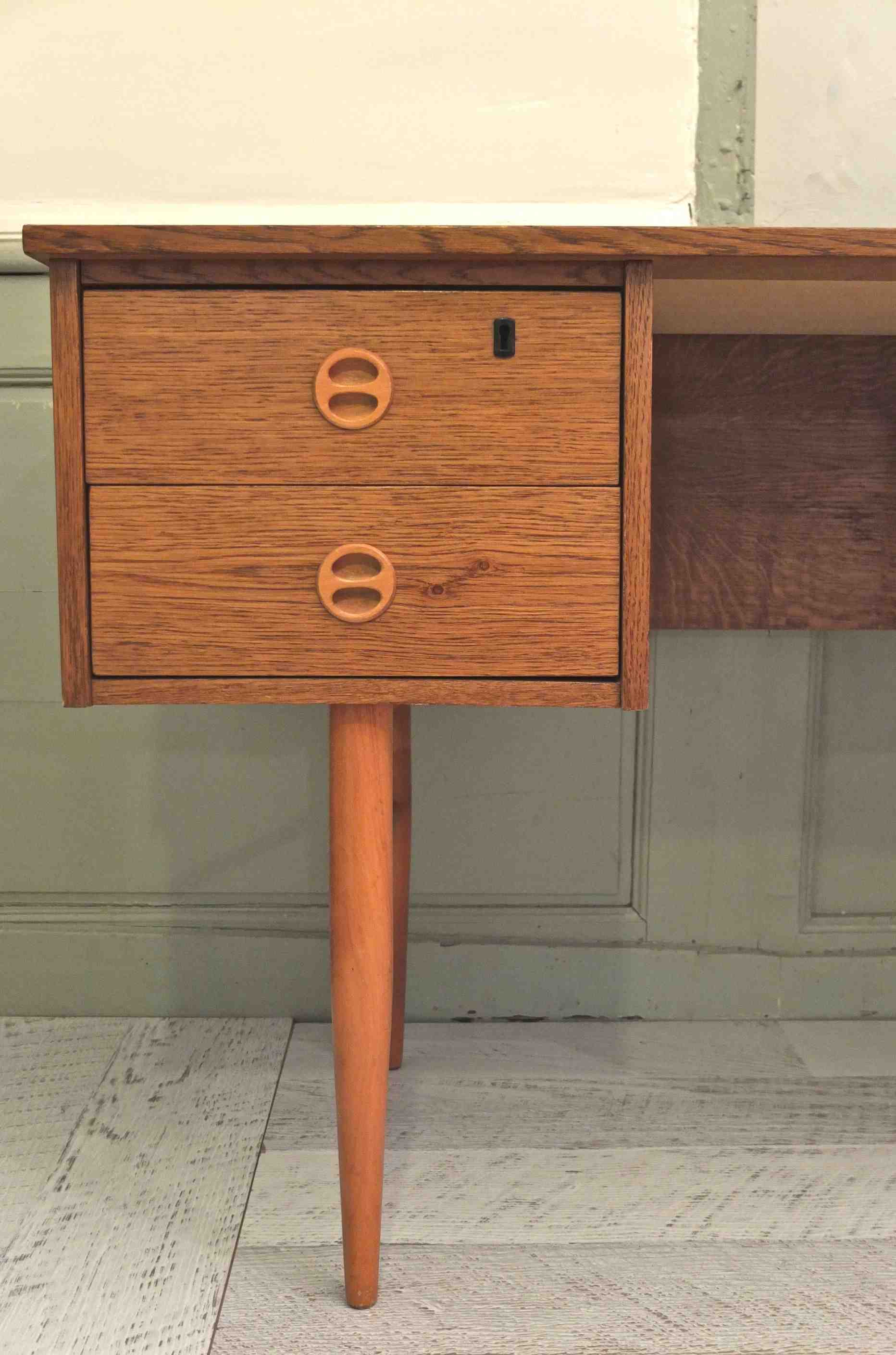 Slavia Vintage bureau allemand des années 60 de style scandinave "Essential"