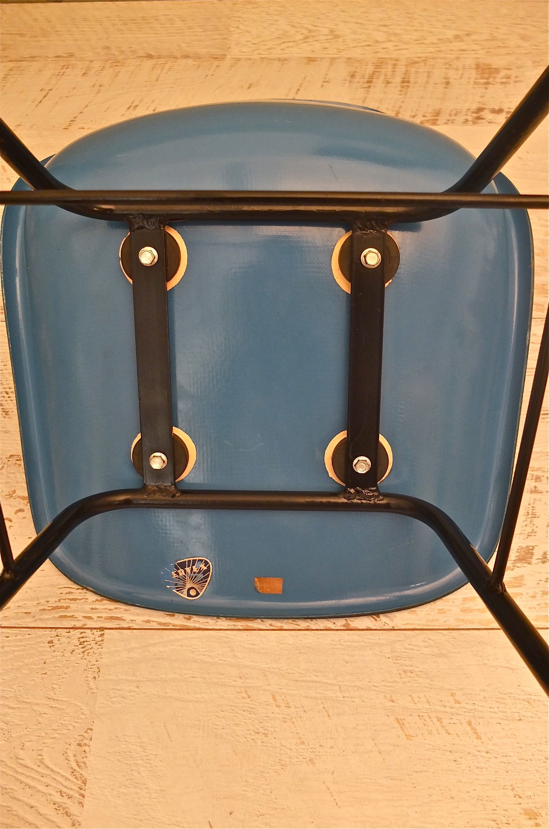 Slavia vintage détail chaise tchèque en fibre bleue modèle Tram