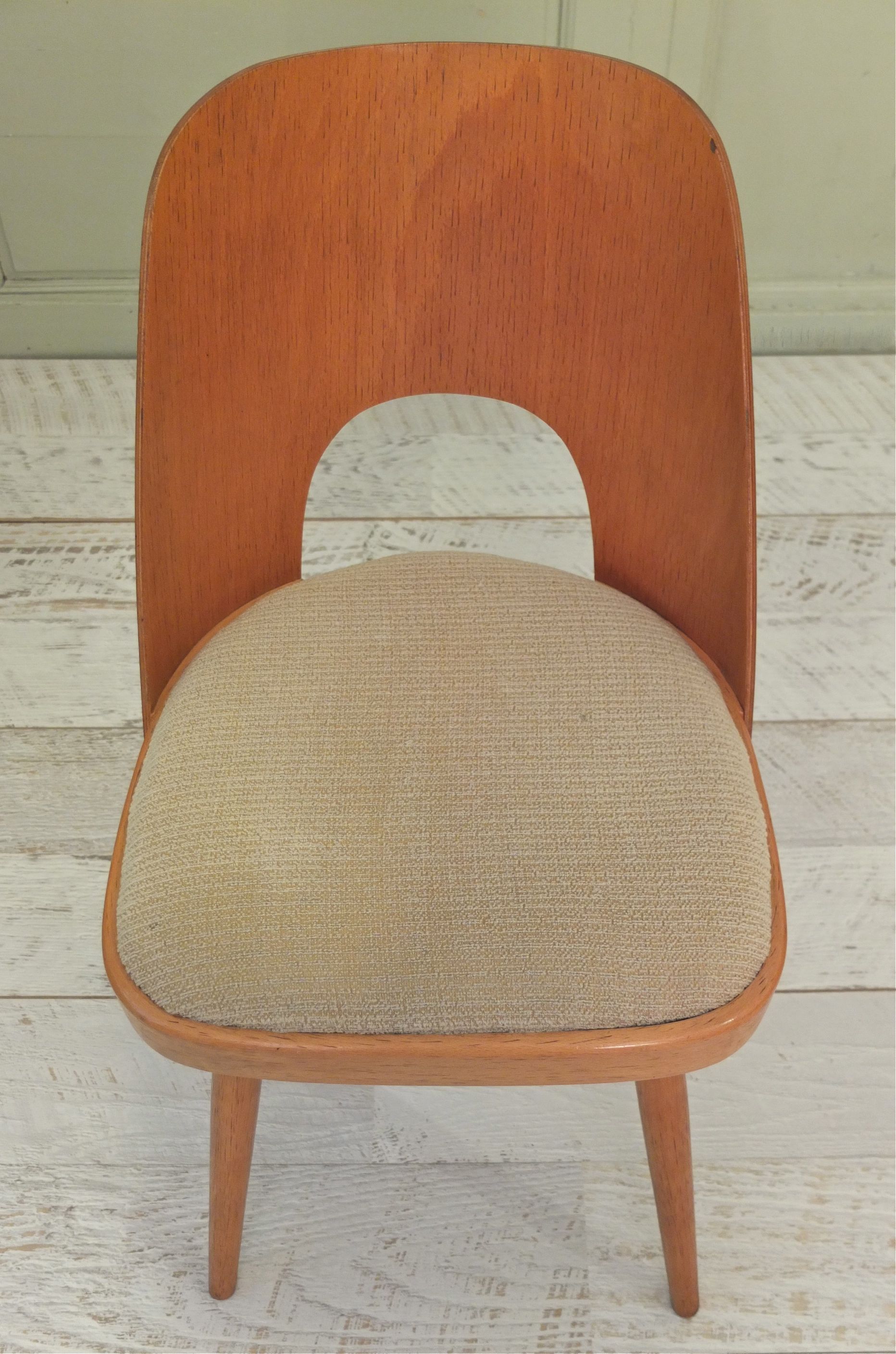 chaise_ton_bois_courbe_karamel_slavia_vintage 4