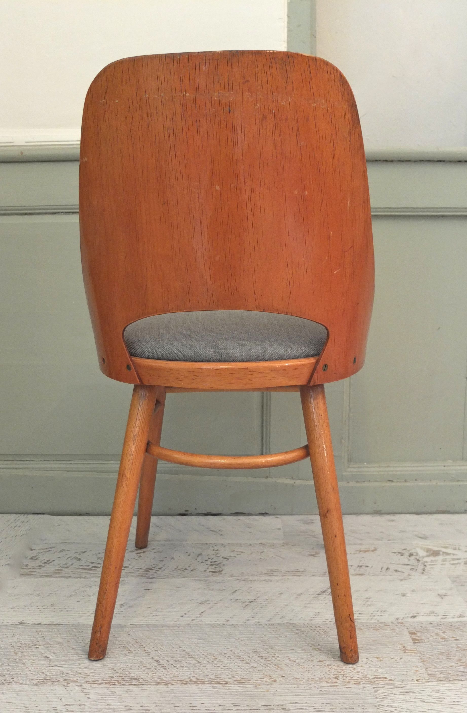 chaise Ton dossier en bois courbe style thonet baumann pierre guariche modle nordic slavia vintage