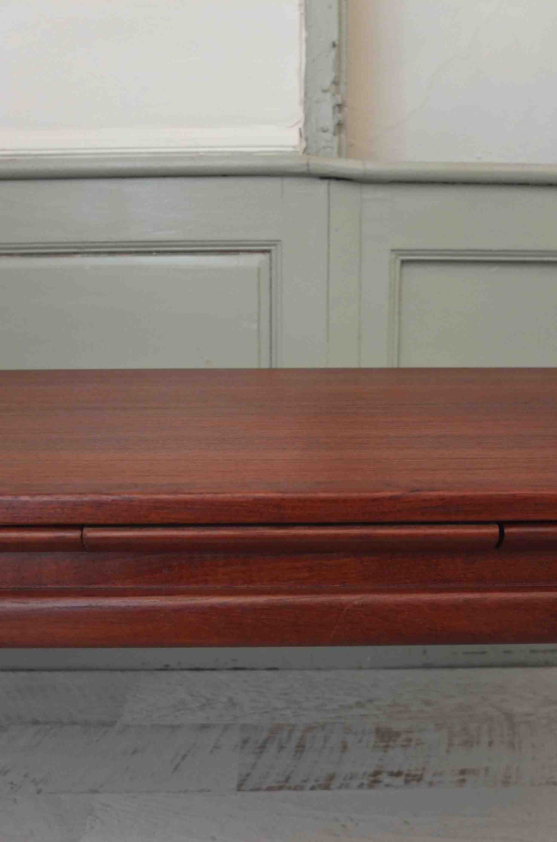 Slavia vintage détail fantaisie table danoise des années 60 modèle vintage "Dansk"