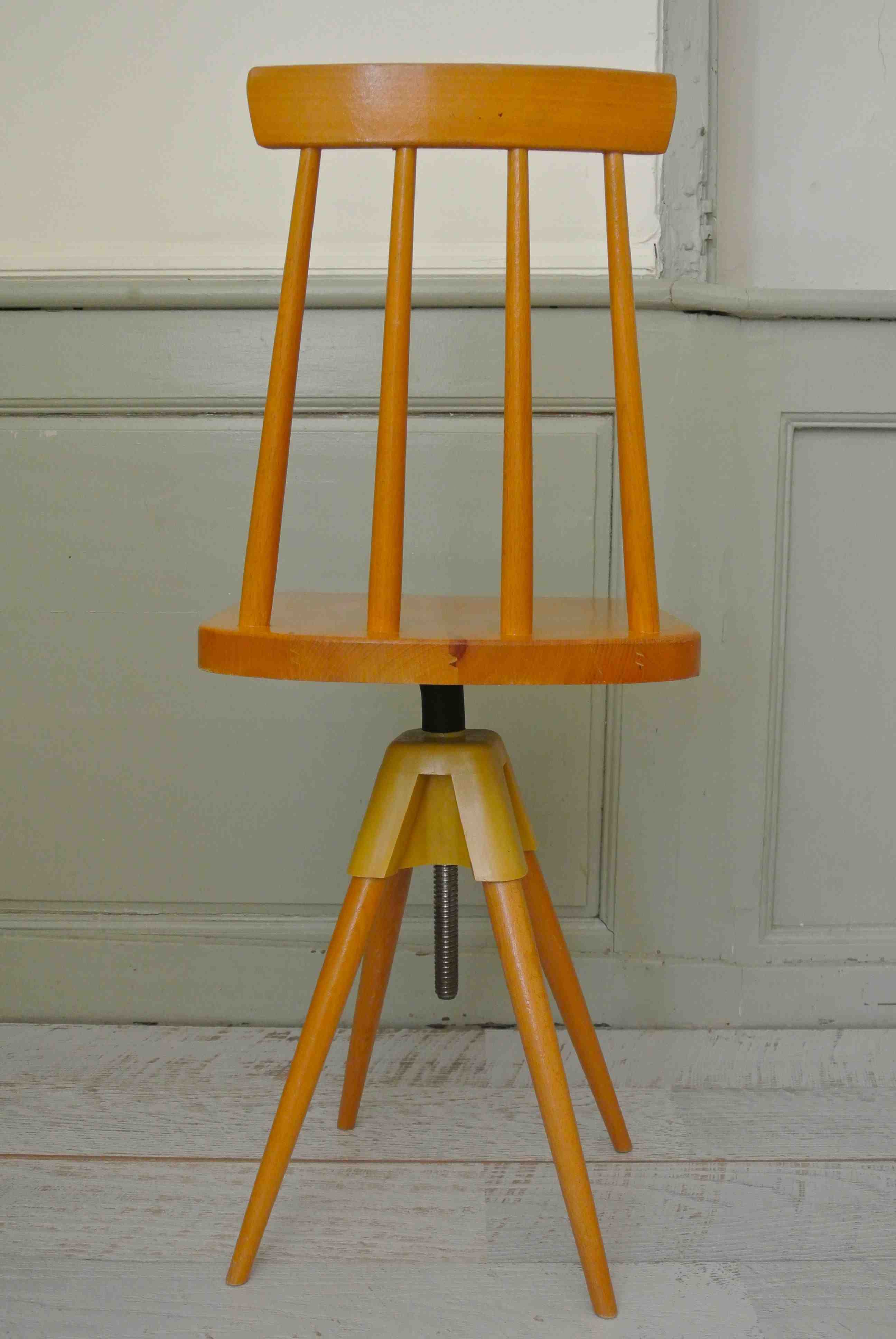 Slavia Vintage chaise enfant en bois vintage des années 60 dossier à barreaux pivotante modèle "Karussel" style scandinave