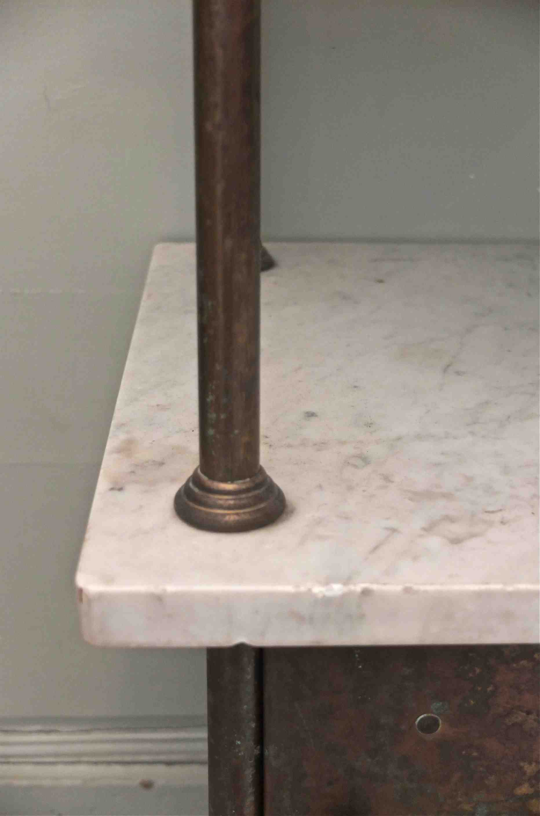Slavia vintage table de chevet laiton et marbre des années 1910 "Baden Baden"