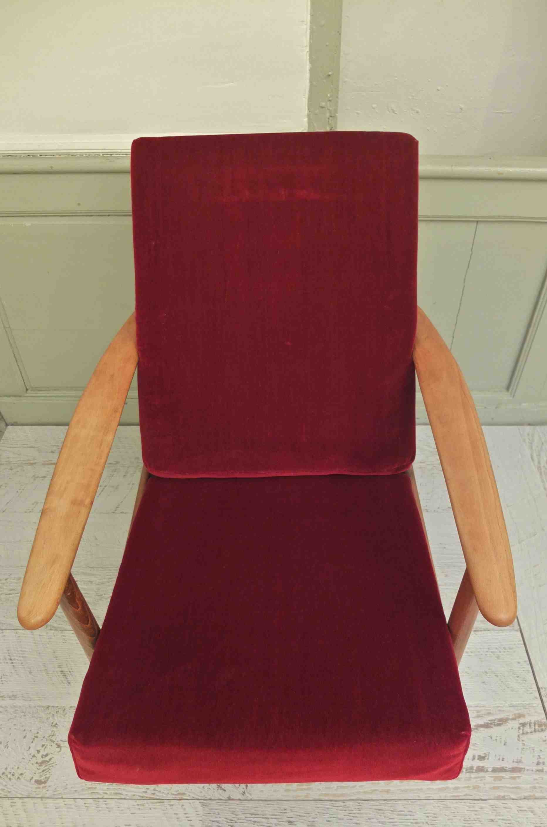 Slavia vintage fauteuil fifties bois velours modèle "Winnipeg"