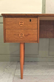 Bureau allemand des années 60  "Essential"
