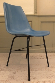 Chaise  en fibre  de type Eames "Tram"