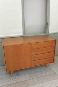 Commode pieds compas de Jiří Jiroutek - années 60 "Essential"