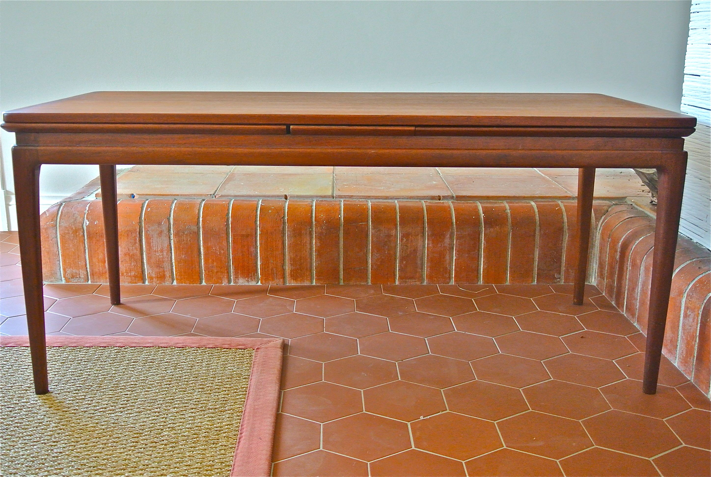 Slavia vintage table vue d'ensemble