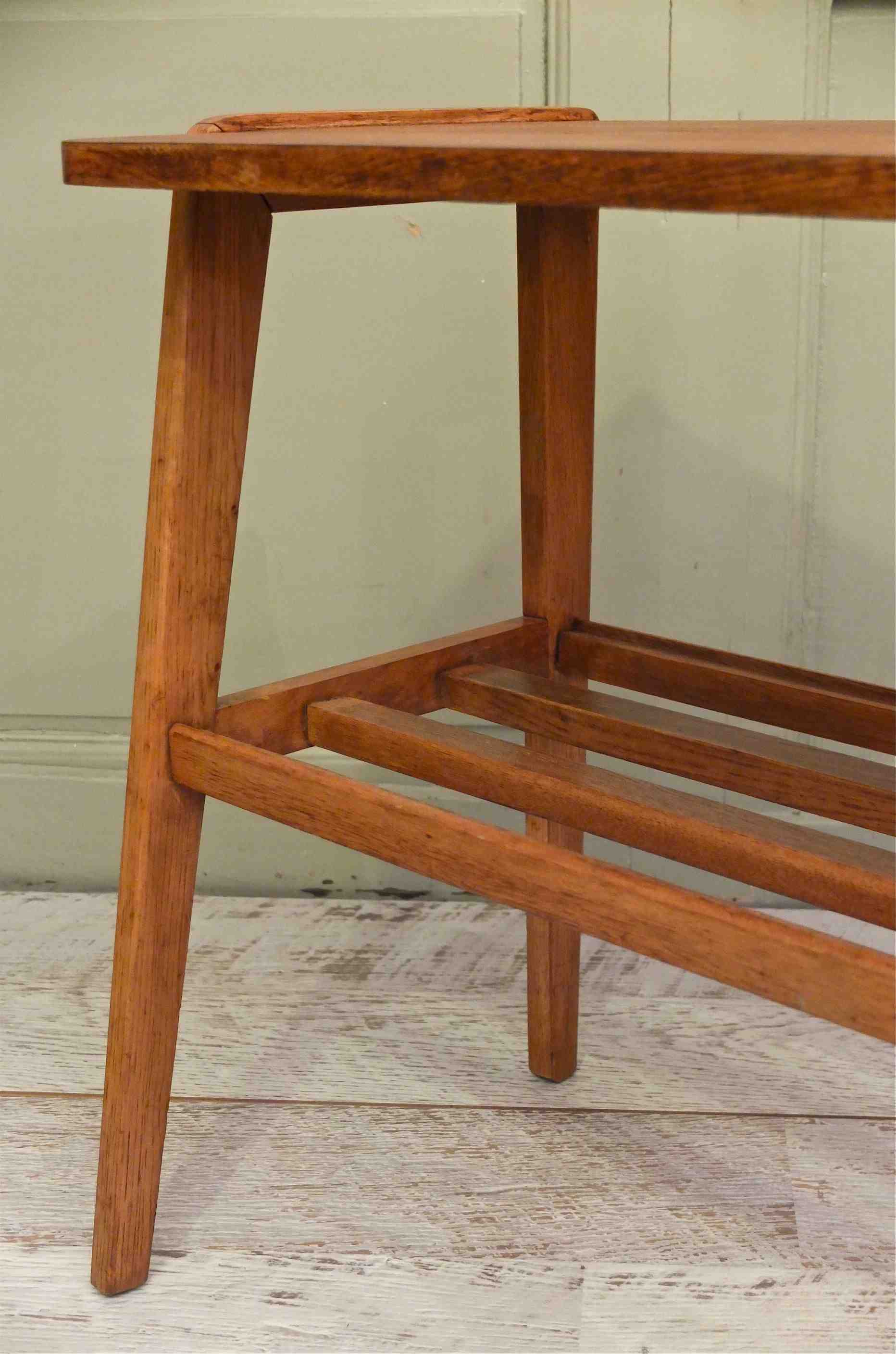 Slavia Vintage petite table  porte-magazines en bois vintage des années 60 modèle "Symetria" pieds compas