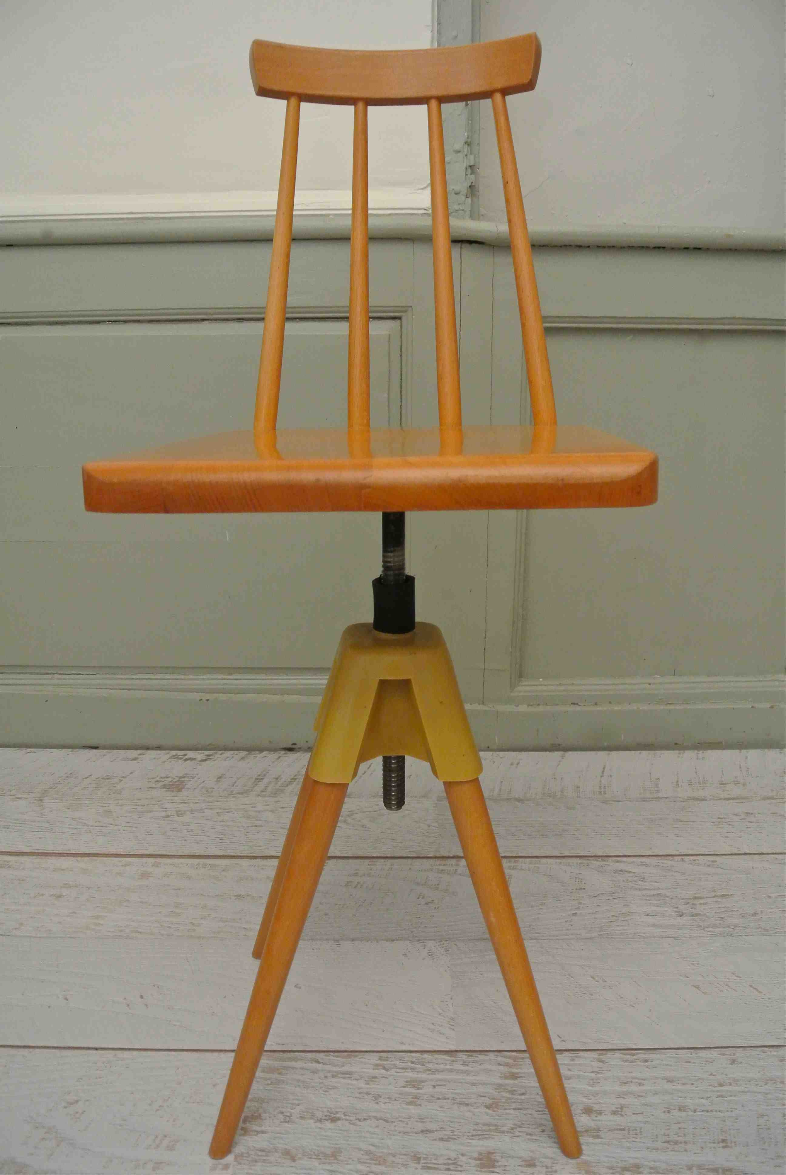 Slavia Vintage chaise enfant en bois vintage des années 60 dossier à barreaux pivotante modèle "Karussel" style scandinave  photo assise haute