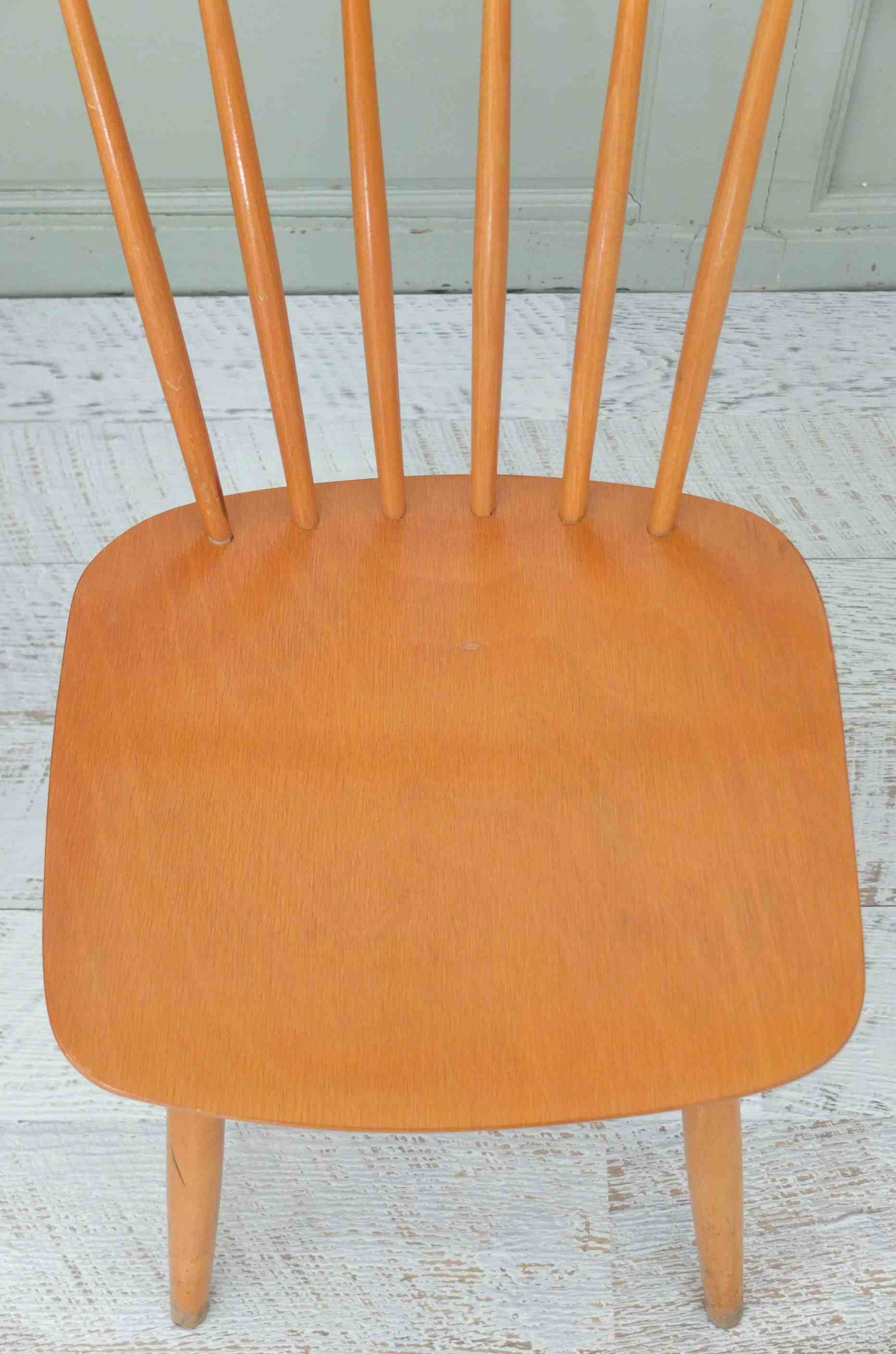 chaise_ton_a_barreaux_de_style_scandinave_chaise_tcheque_vintage-de_style_folk_slavia_vintage 4
