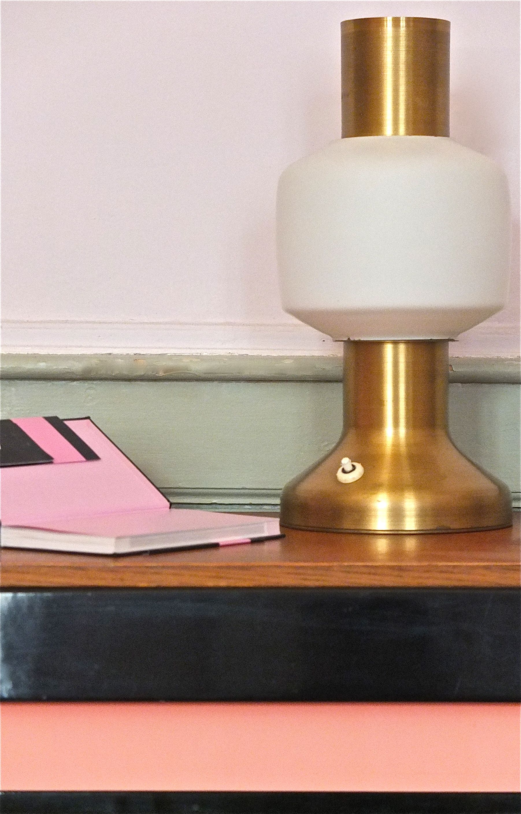 Lampe brutaliste Hotel Praha 3