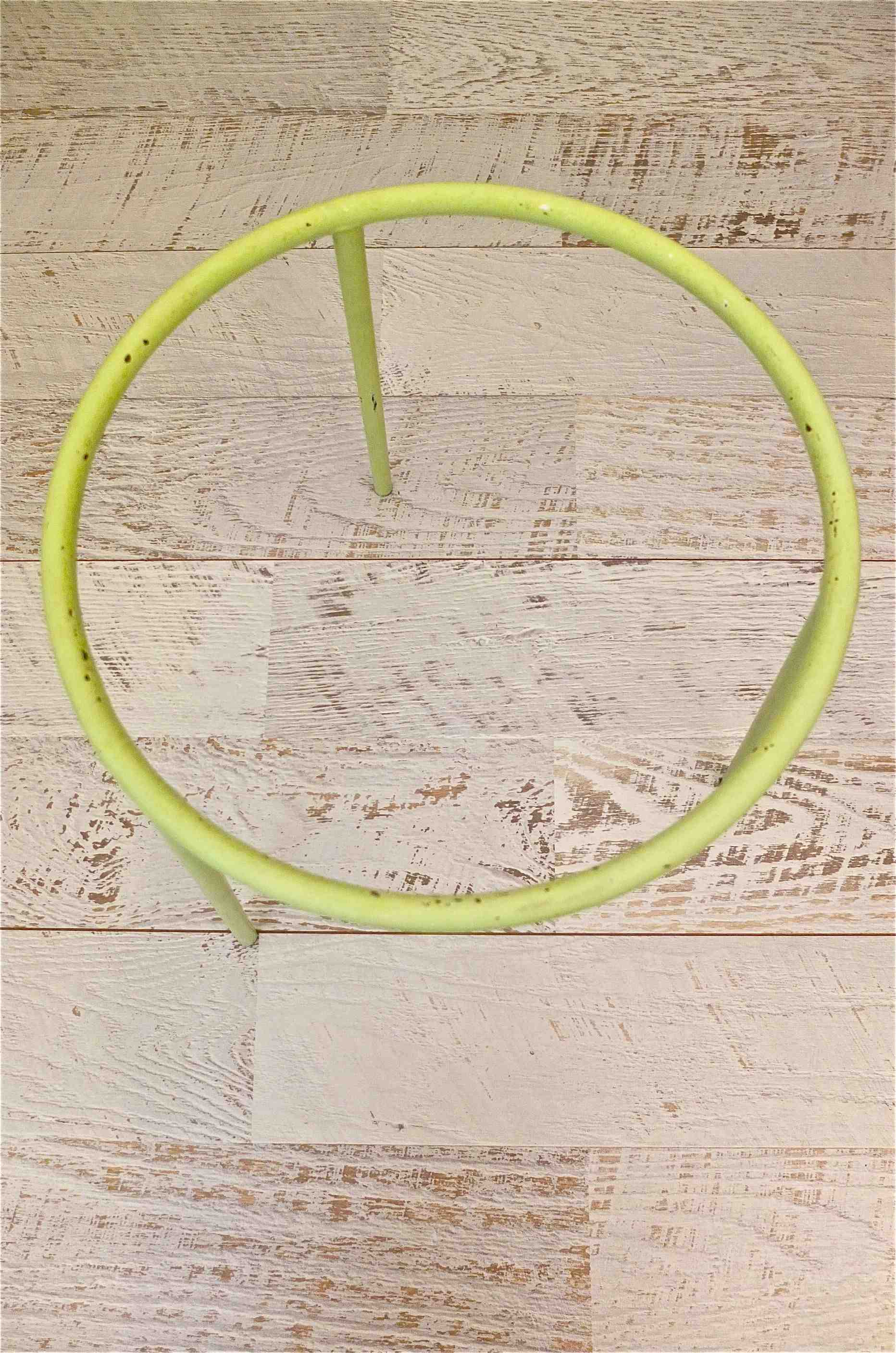 Slavia vintage pieds métal vert eau modèle porte-magazines en rotin Palm Springs