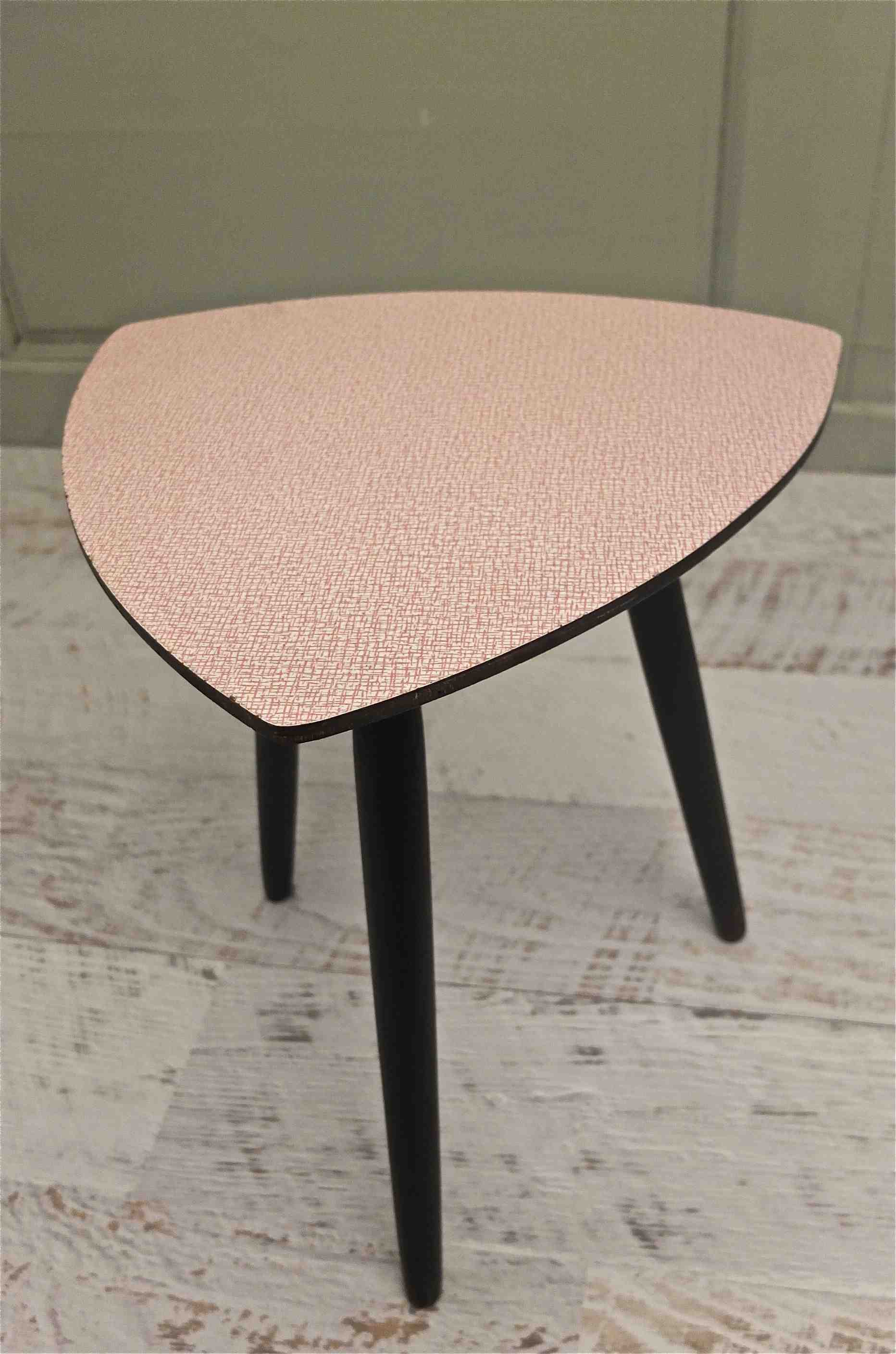 Slavia vintage petite table tripode des années 50 modèle Corbu