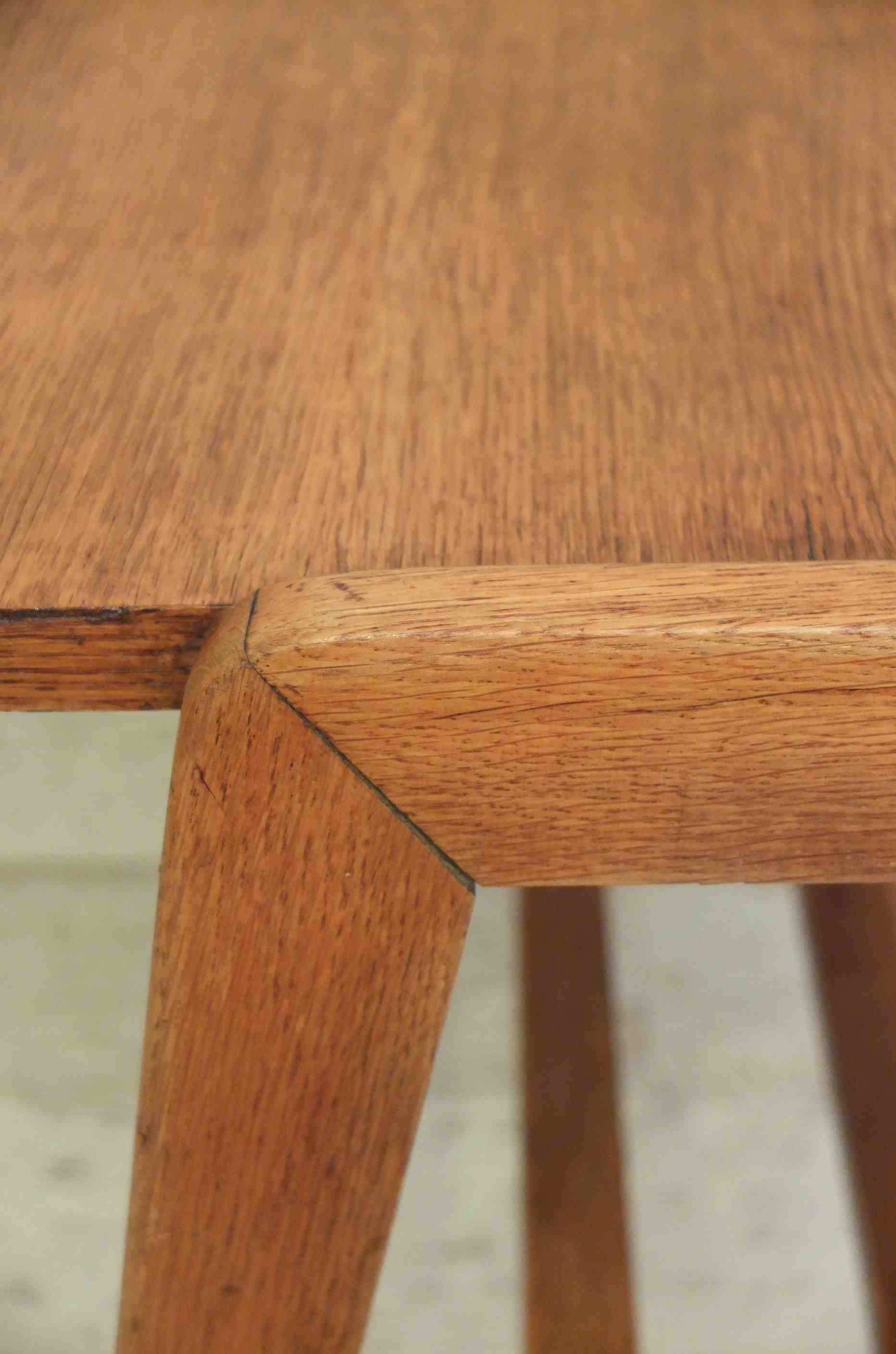 Slavia Vintage petite table en bois vintage pieds compas des années 60 modèle "Symetria" détail fantaisie